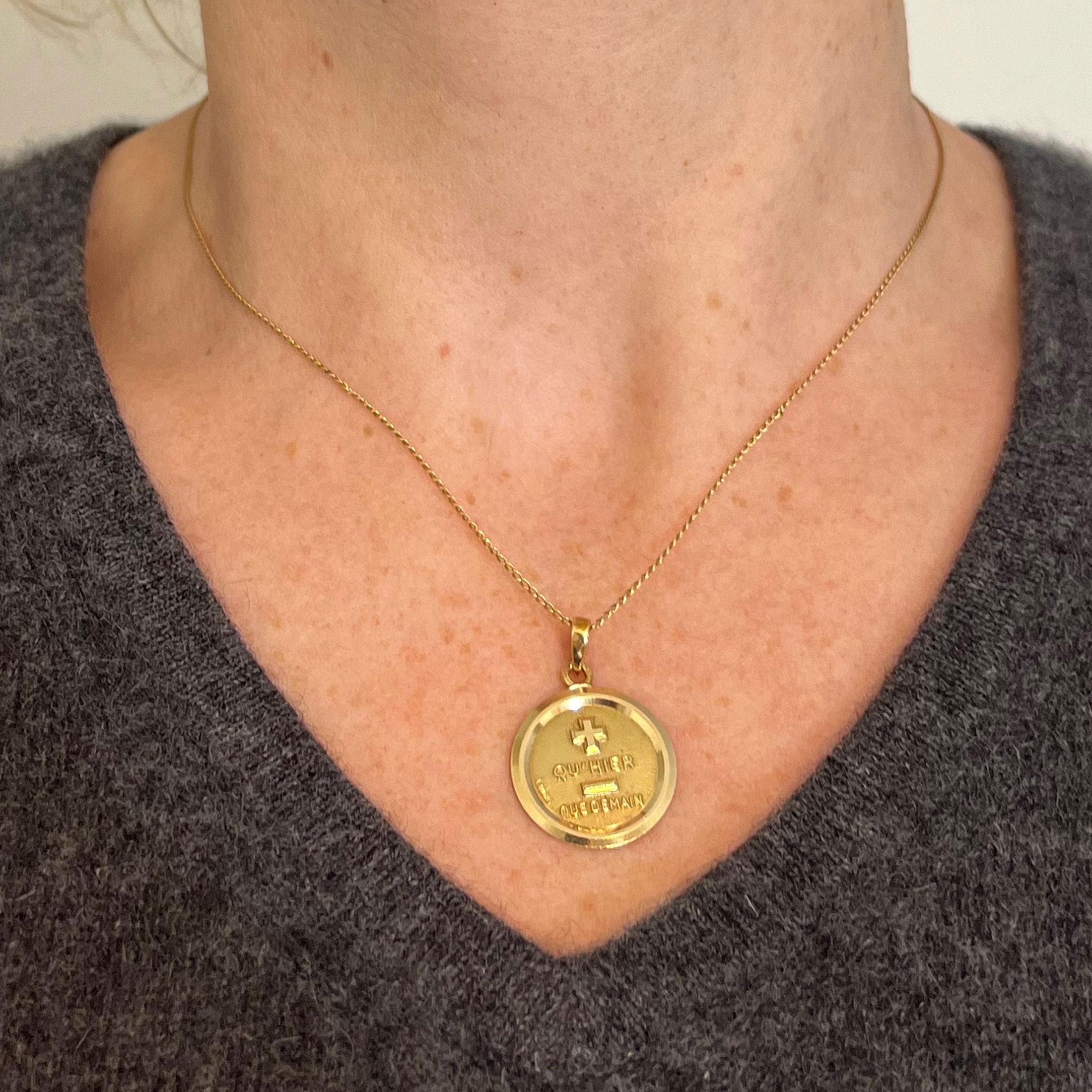 Vintage Augis More than Yesterday 18K Gelbgold Love Charm Anhänger, Vintage für Damen oder Herren im Angebot