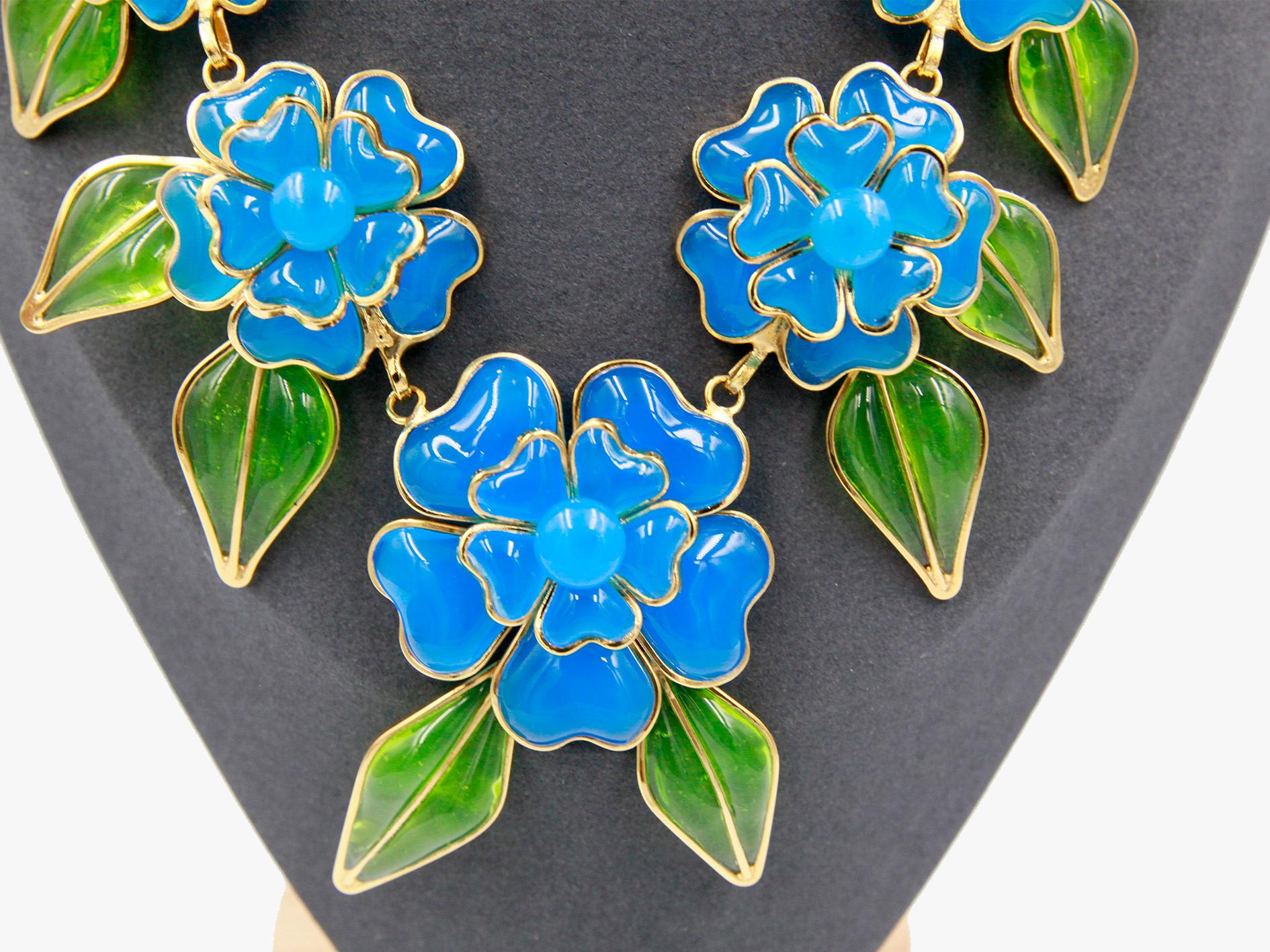 Vintage Augustine Gripoix Camelia necklace by Thierry Gripoix featuring blue glass flowers and green petals. 
Gold plated metal, Gripoix pate de verre. 
Signed.
Period: 1990s
Excellent condition.
Please note the item is fragile since it is made of
