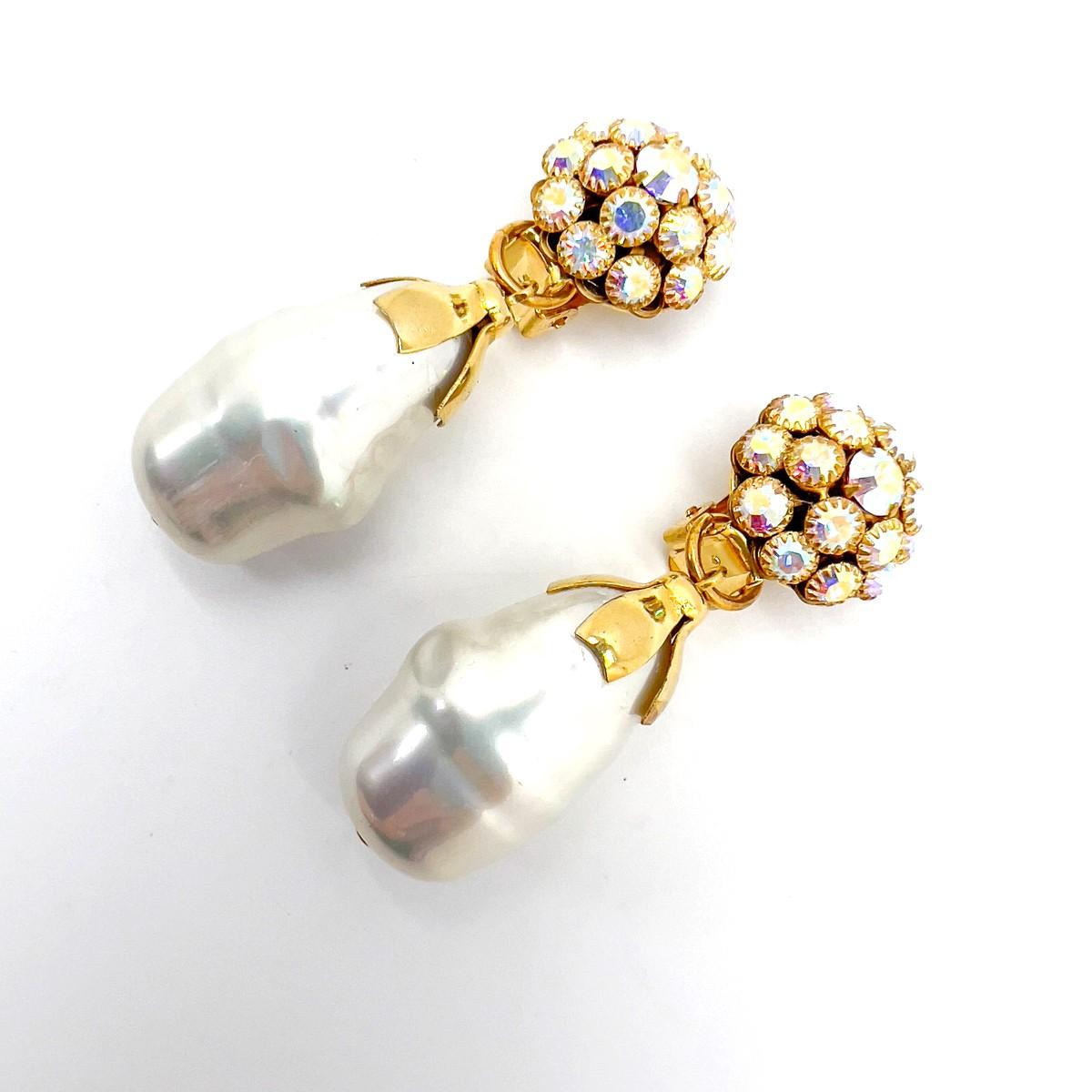 Vintage Aurora Borealis Baroque Pearl Drop Earrings1960s In Good Condition For Sale In Wilmslow, GB