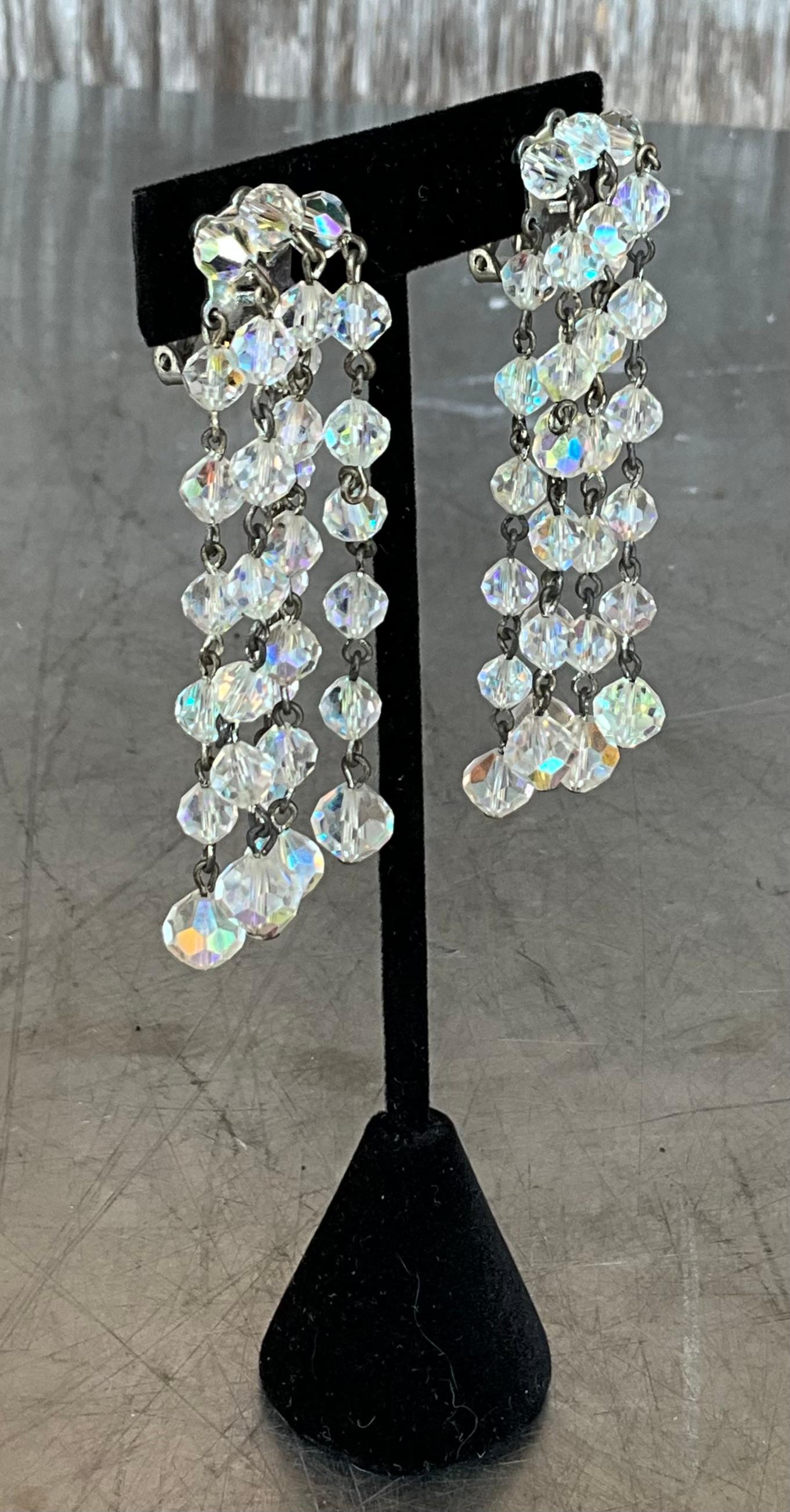 Vintage Aurora Borealis Crystal Clip on Earrings In Good Condition For Sale In Lake Worth Beach, FL
