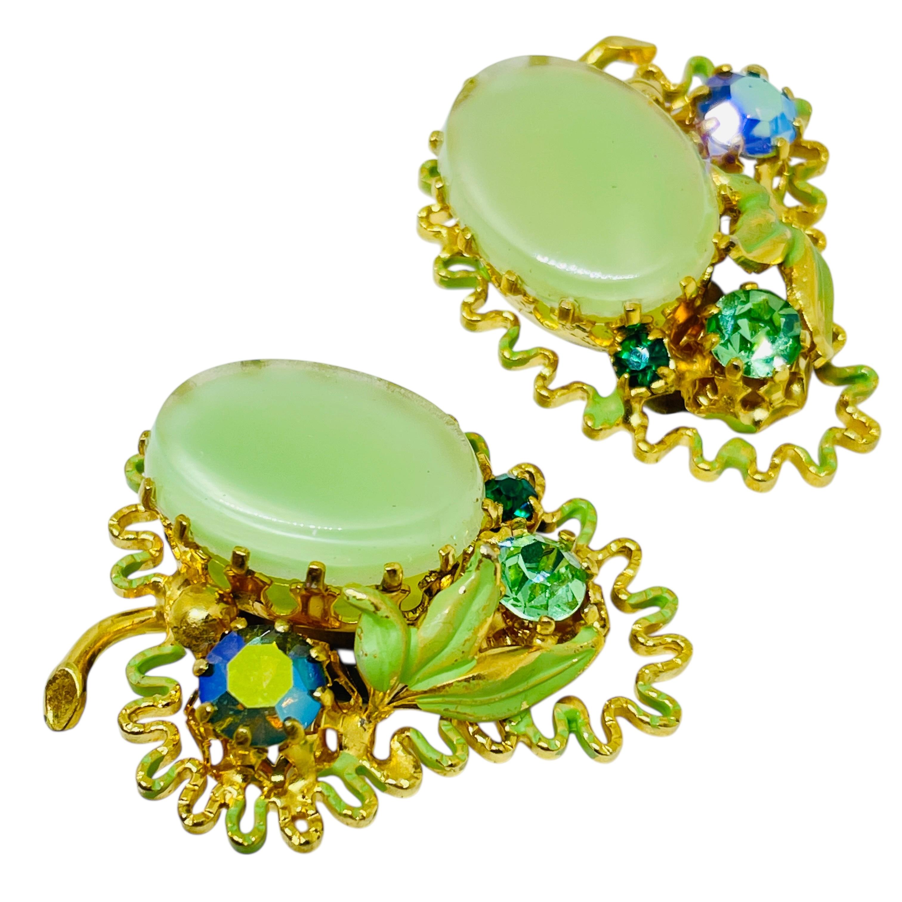 Orecchini a clip d'epoca in vetro verde e smalto dorato AUSTRIA in vendita 1