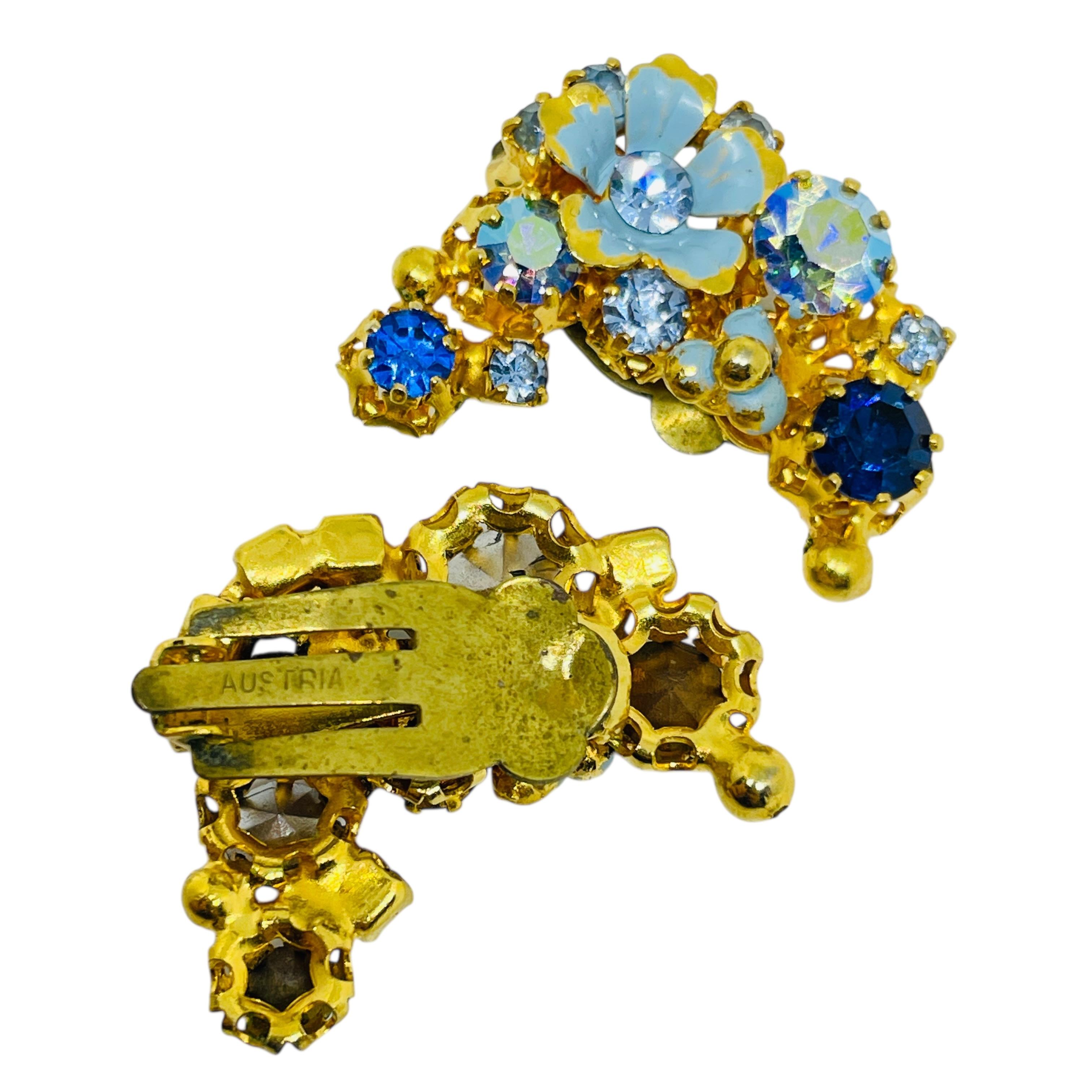 Orecchini a clip d'epoca AUSTRIA con smalto dorato e strass a forma di fiore In condizioni buone in vendita a Palos Hills, IL