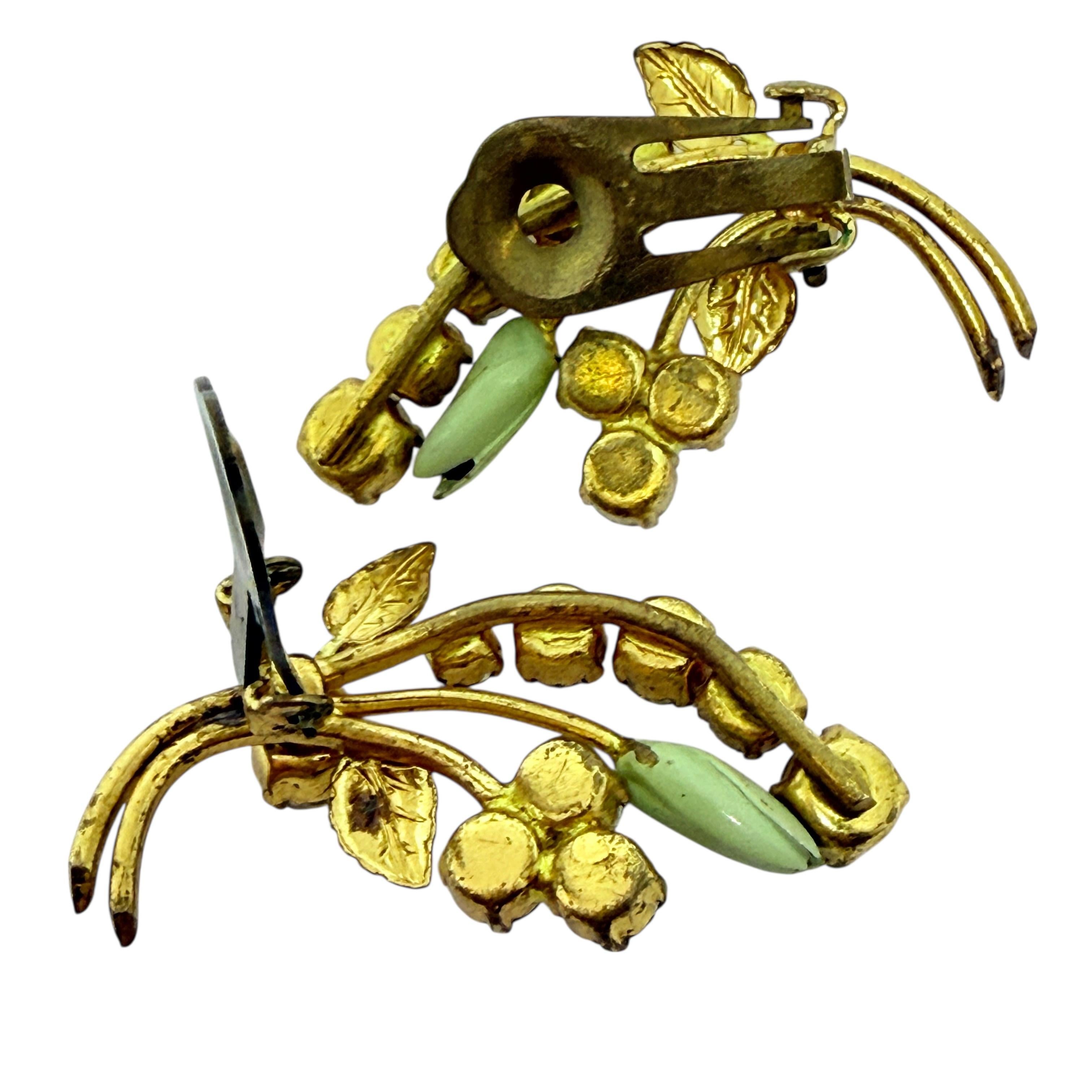 Strass d'epoca AUSTRIA in tonalità oro e smalto verde  orecchini a clip di design In condizioni buone in vendita a Palos Hills, IL