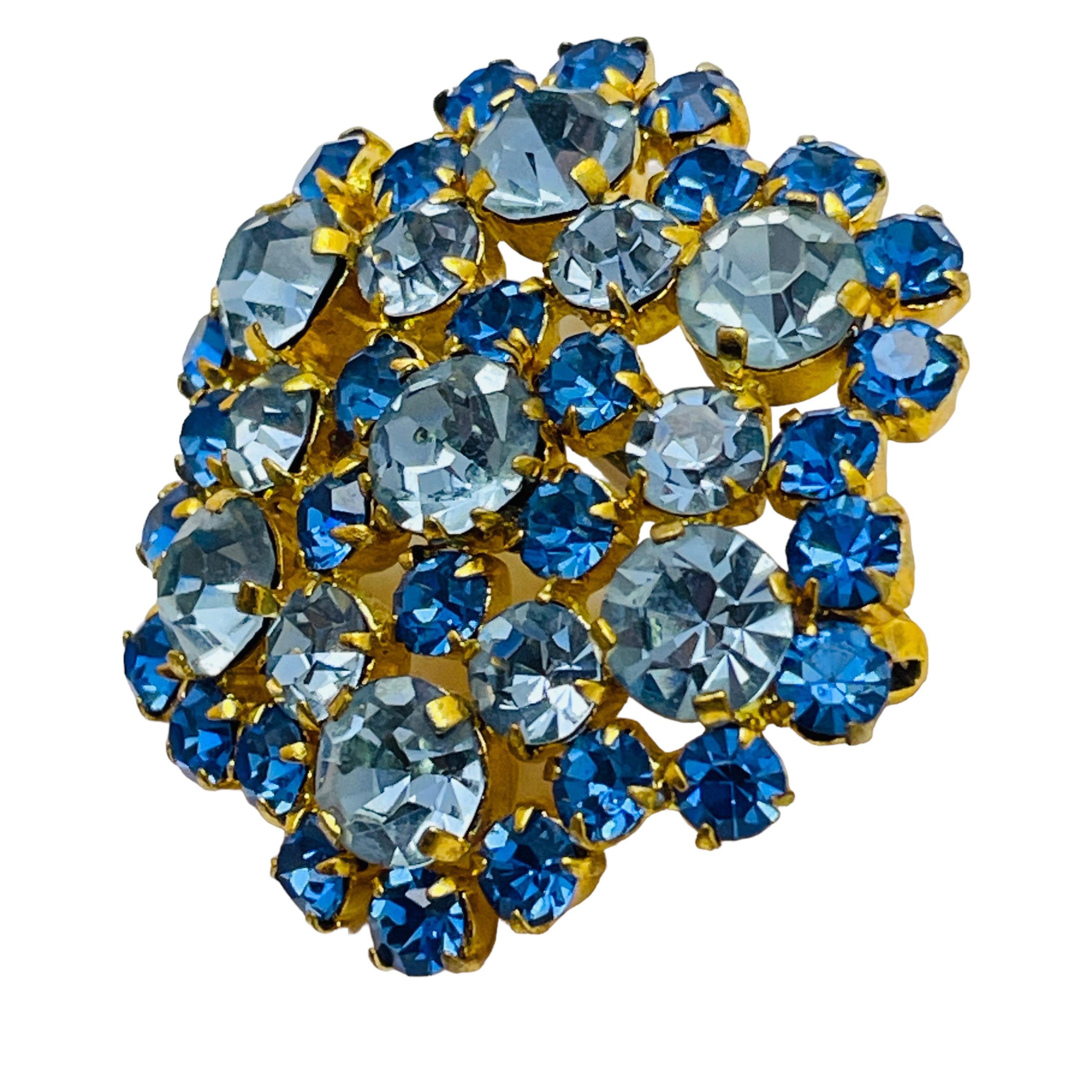 DETAILS

• signed AUSTRIA 

• gold tone with rhinestones

• vintage designer brooch

MEASUREMENTS  

• 

CONDITION

•  very good vintage condition with minimal signs of wear 

 Sku 46

❤️❤️  VINTAGE DESIGNER JEWELRY ❤️❤️

❤️❤️  ALEXANDER’S BOUTIQUE 