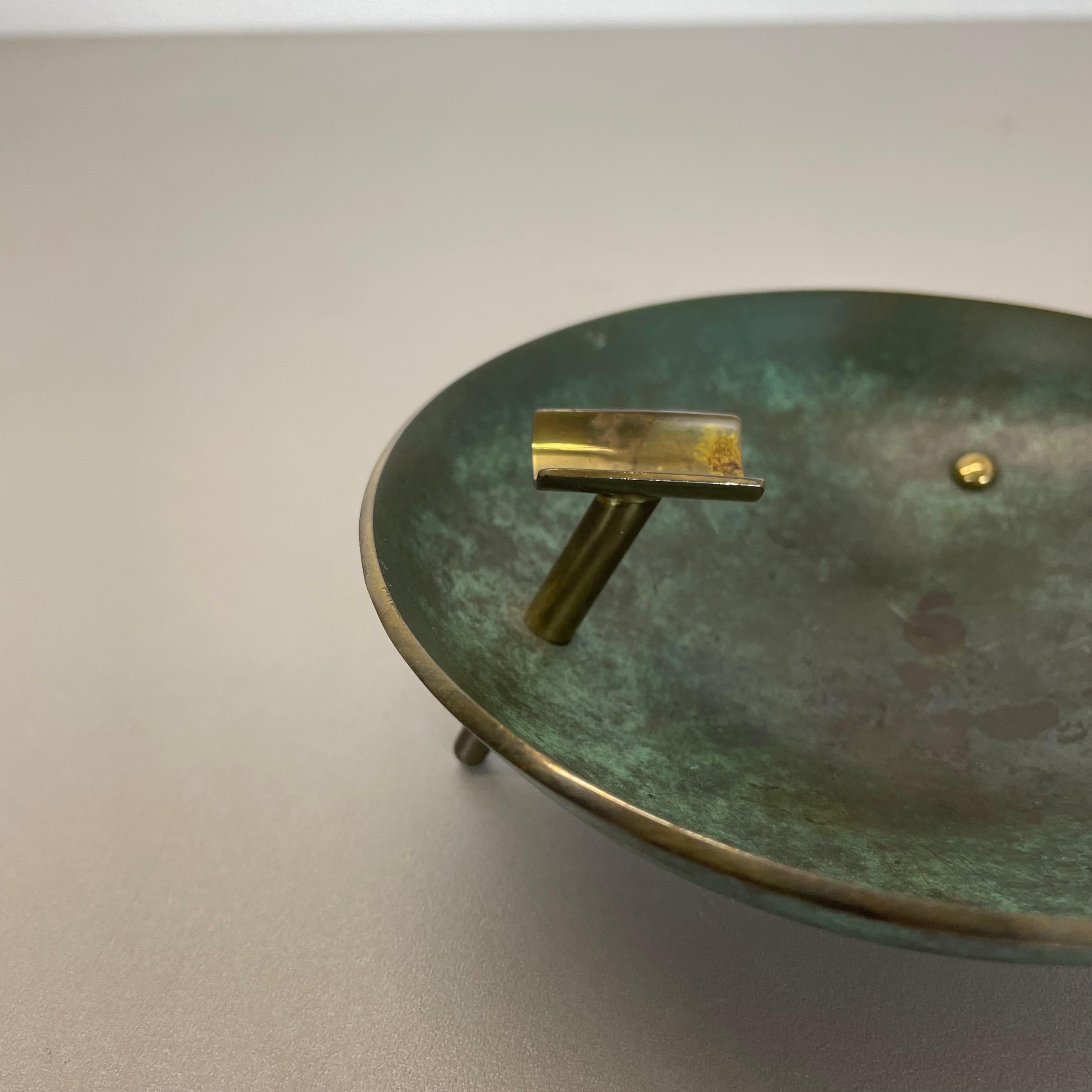Vintage Austrian Auböck Style Tripod brass Ashtray Hagenauer Era, Austria, 1950s In Good Condition In Kirchlengern, DE