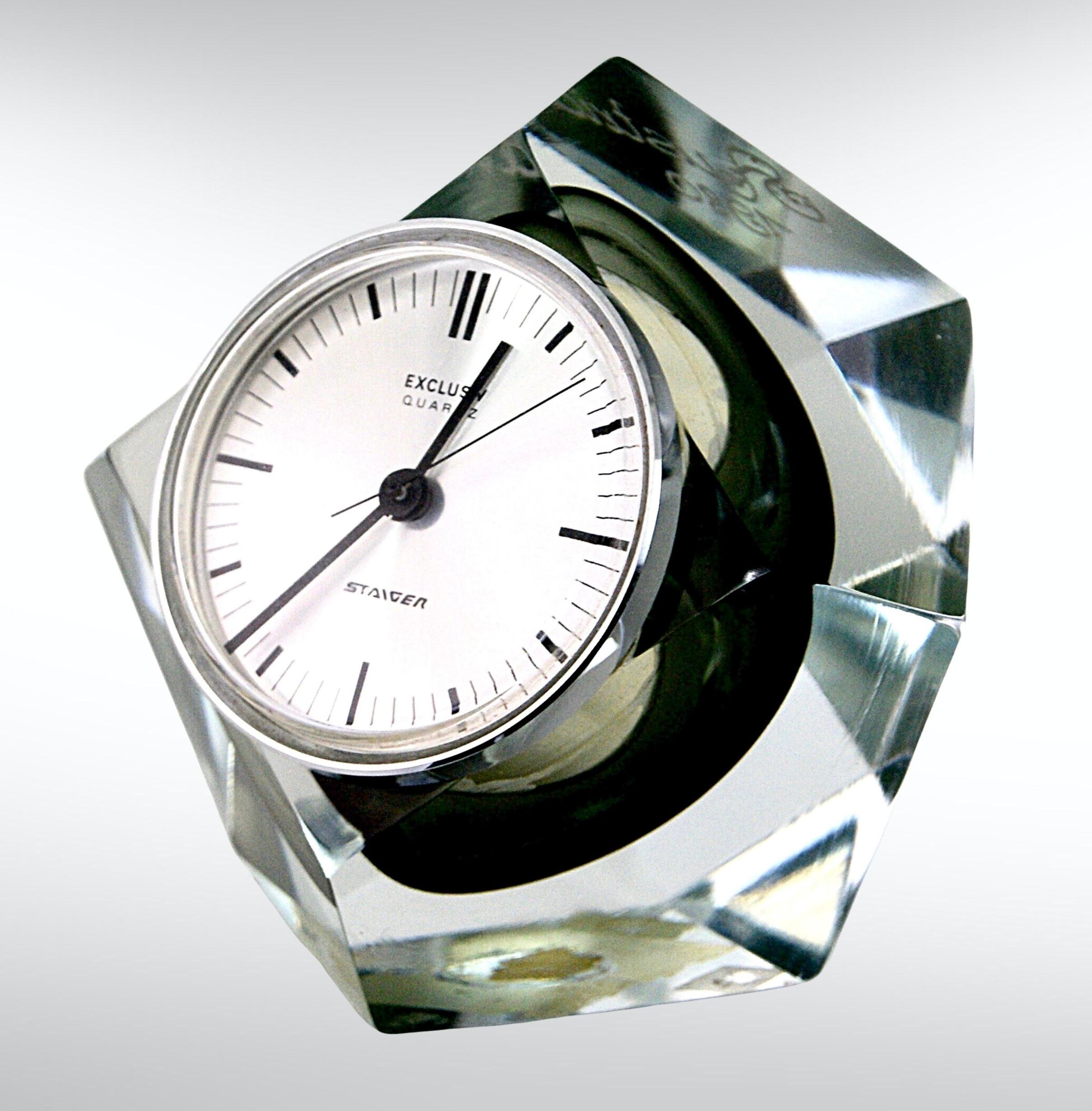 Vintage austrian cut glass crystal diamond shaped table clock.
The clock mechanism is by Steiger Quartz.
The glass is made and labeled by F Kisslinger Rattenberg.
Thick walled multi faceted Austrian cut glass crystal, sommerso glass with colours