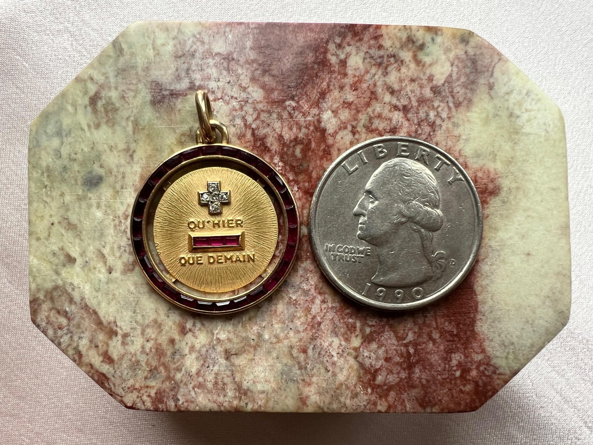 Autentico ciondolo d'amore d'epoca in oro 18 carati A. Augis, con rubino e aureola In condizioni buone in vendita a Amsterdam, NL