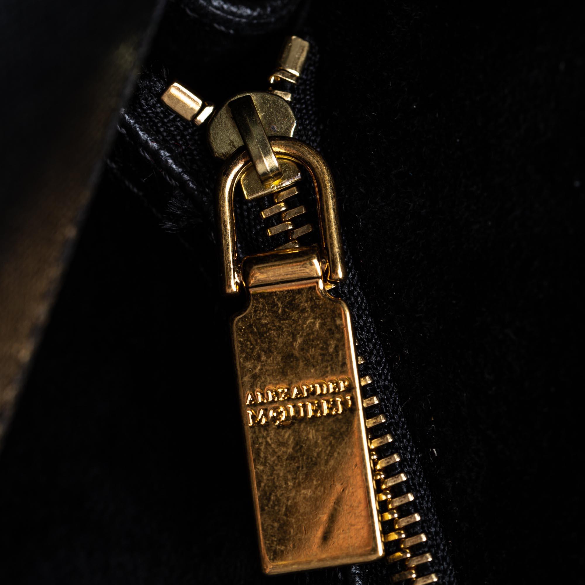 Vintage Authentic Alexander Mcqueen Black Leather Heroine Handbag ITALY MEDIUM  For Sale 9