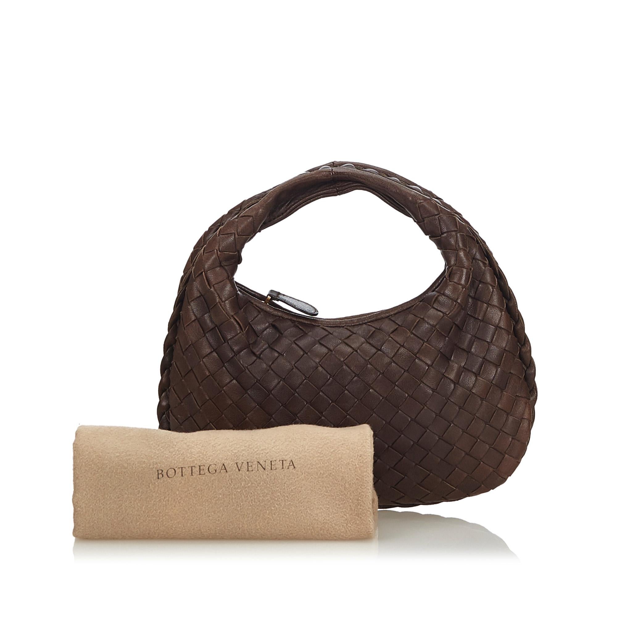 Vintage Authentic Bottega Veneta Leather Intrecciato Handbag w Dust Bag SMALL For Sale 1