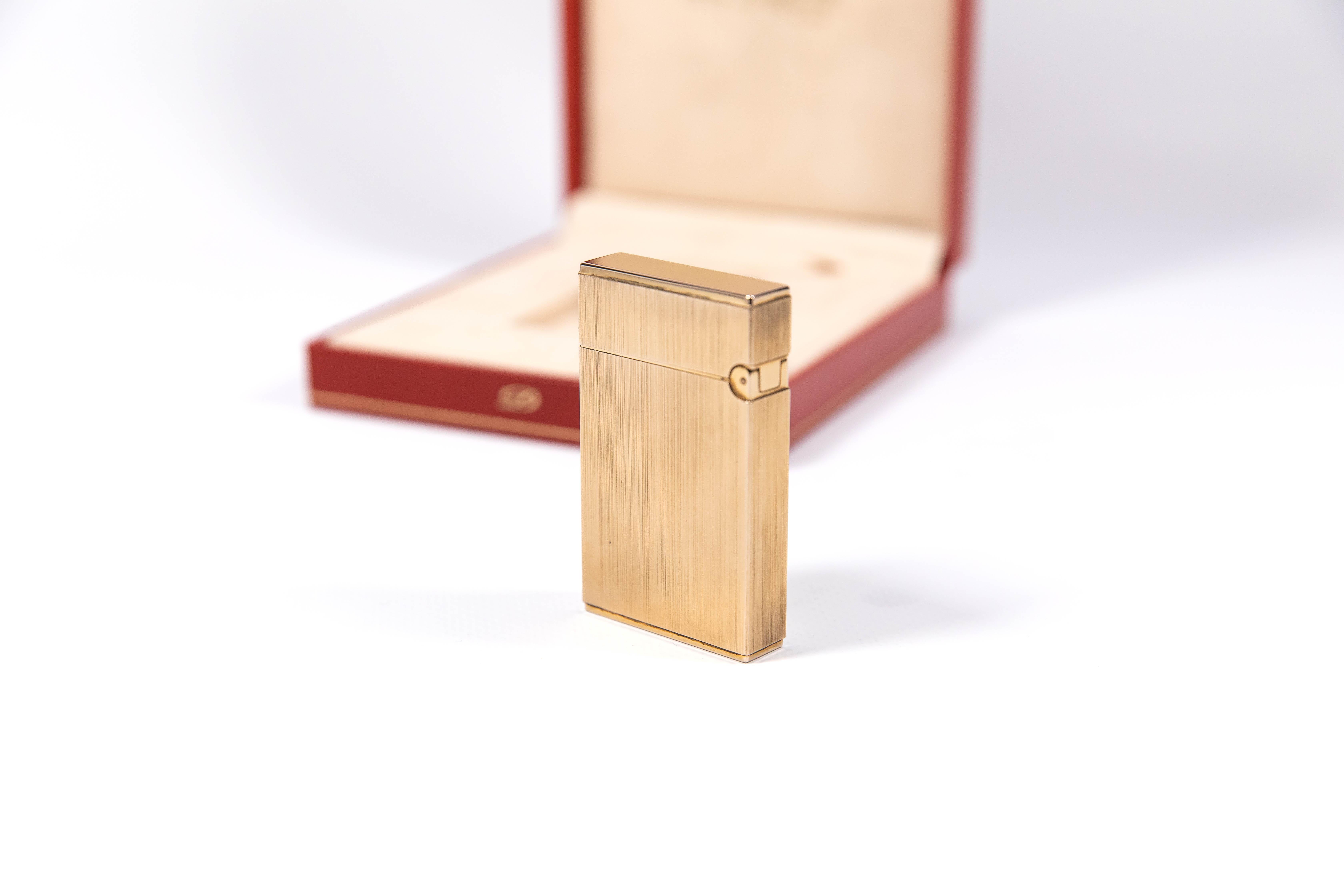 Vintage Authentic Brushed Gold plated Ligne 2 ST Dupont Lighter from 1991 In Excellent Condition In DELFT, NL