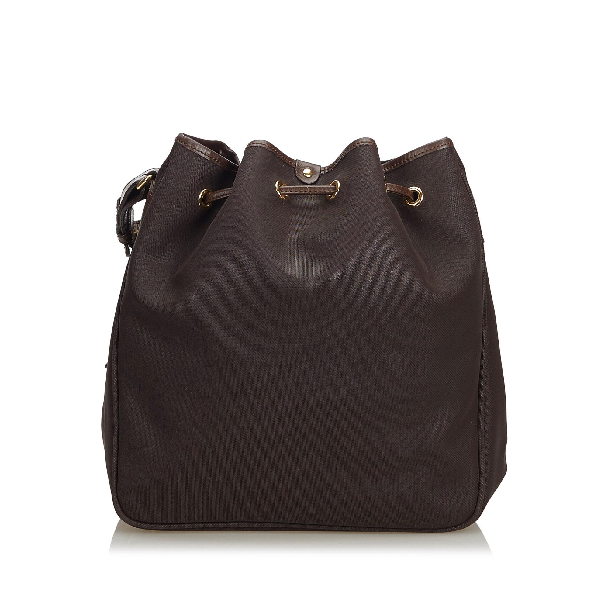Vintage Authentic Burberry Black Bucket Bag United Kingdom w Dust Bag MEDIUM In Good Condition For Sale In Orlando, FL