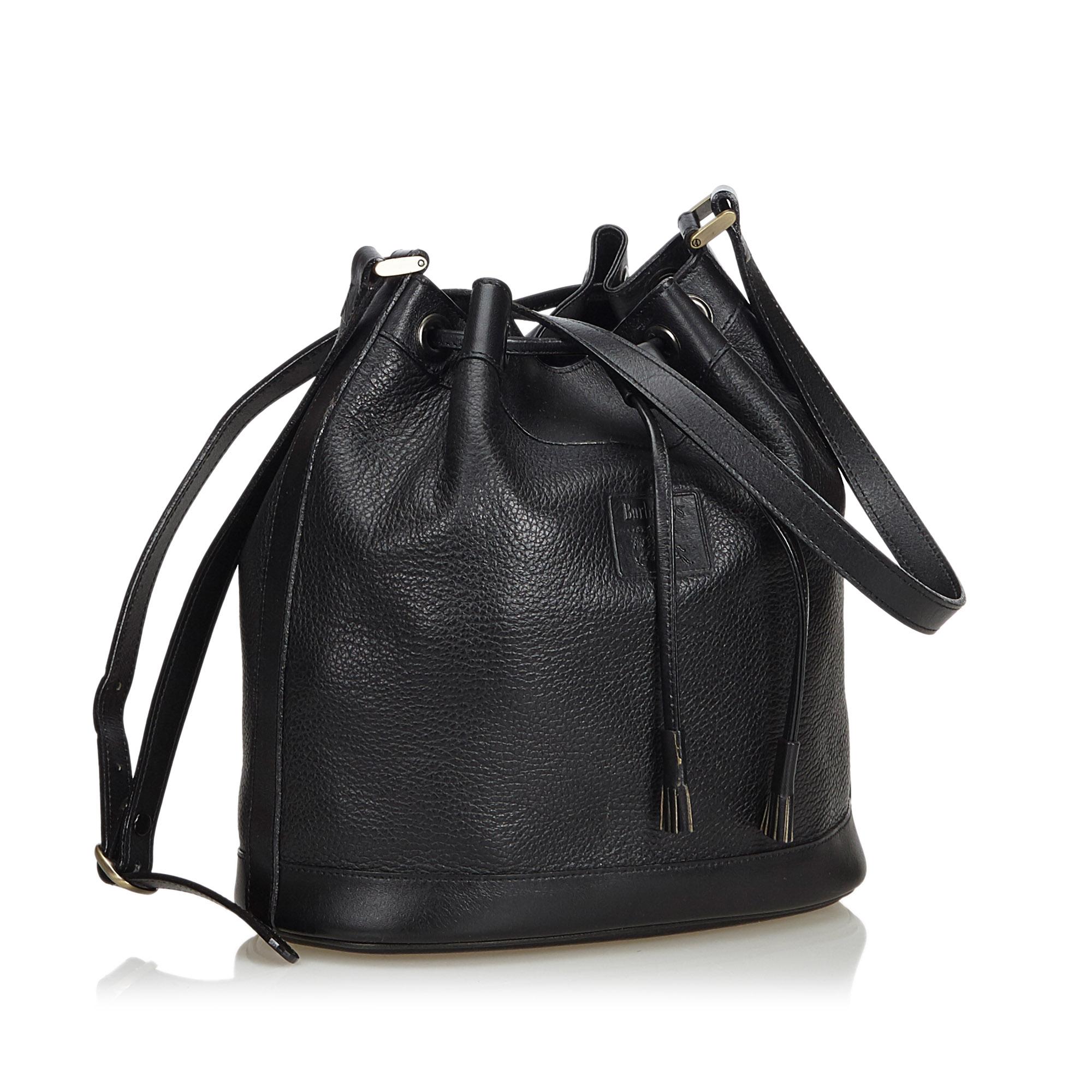 This bucket bag features a leather body, a flat leather strap, a drawstring closure, and interior zip and slip pockets. It carries as B condition rating.

Inclusions: 
This item does not come with inclusions.

Dimensions:
Length: 25.00 cm
Width: