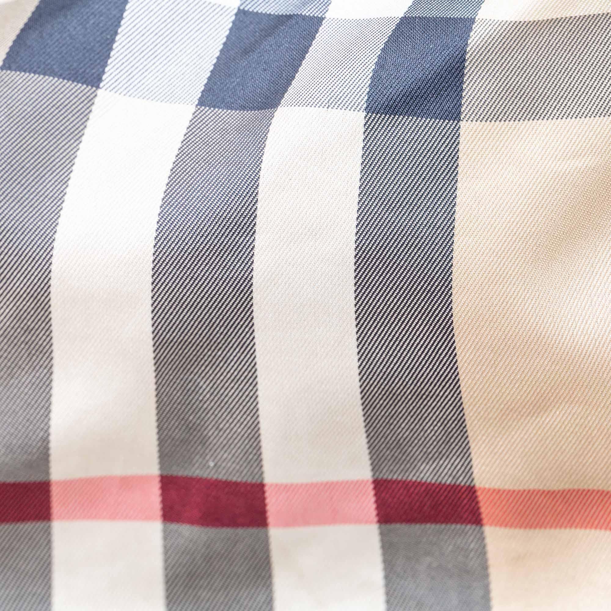 Sac fourre-tout vintage authentique Burberry en nylon noir avec boucle en forme de traîne - China en vente 1