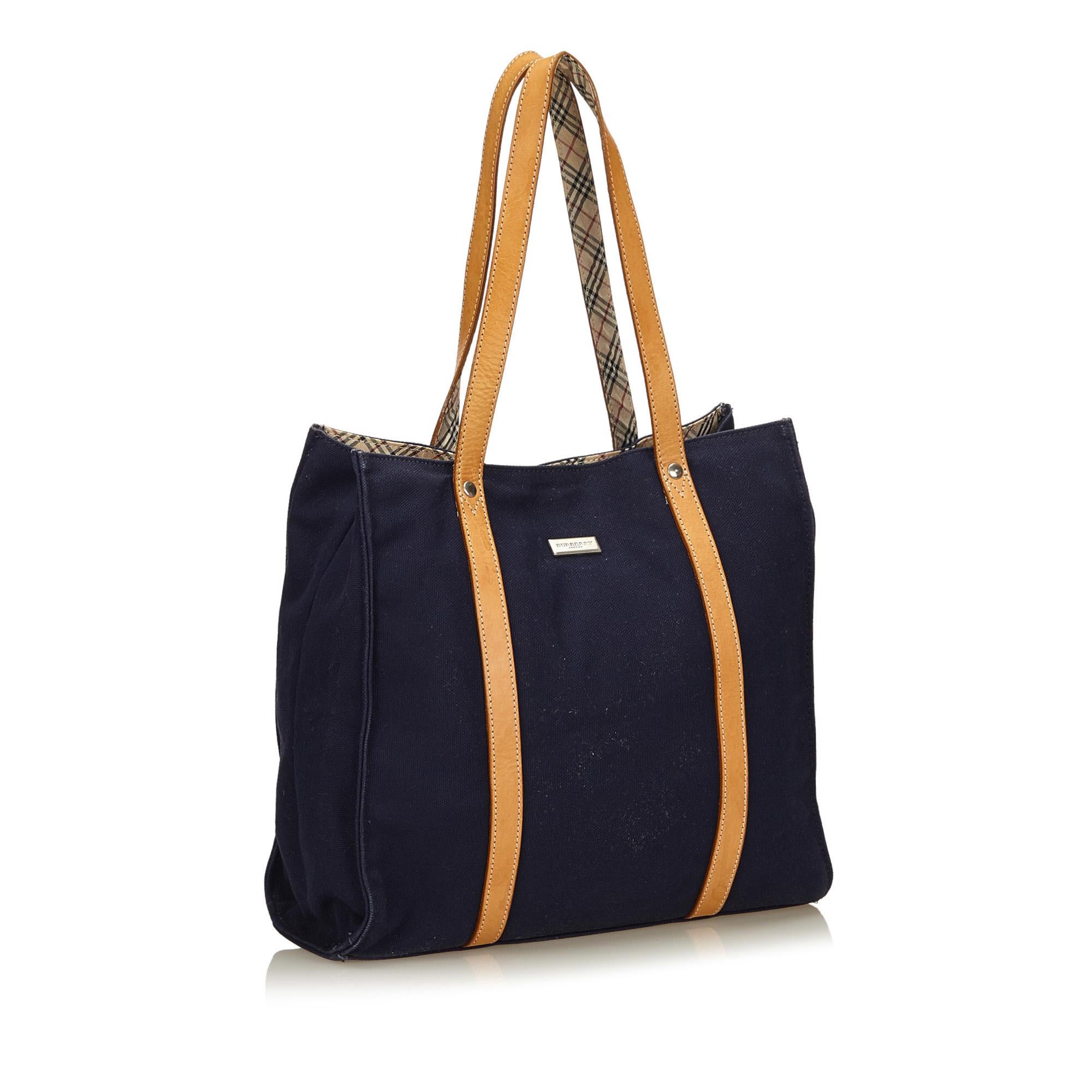 This tote bag features a canvas body, flat handles, and an open top with magnetic closure. It carries as B+ condition rating.

Inclusions: 
This item does not come with inclusions.

Dimensions:
Length: 28.00 cm
Width: 30.00 cm
Depth: 10.00