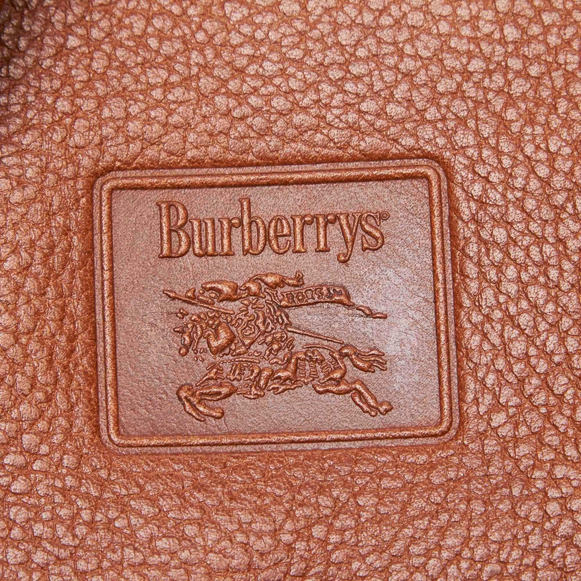 Vintage Authentic Burberry Brown Leather Bucket Bag United Kingdom MEDIUM  In Good Condition For Sale In Orlando, FL
