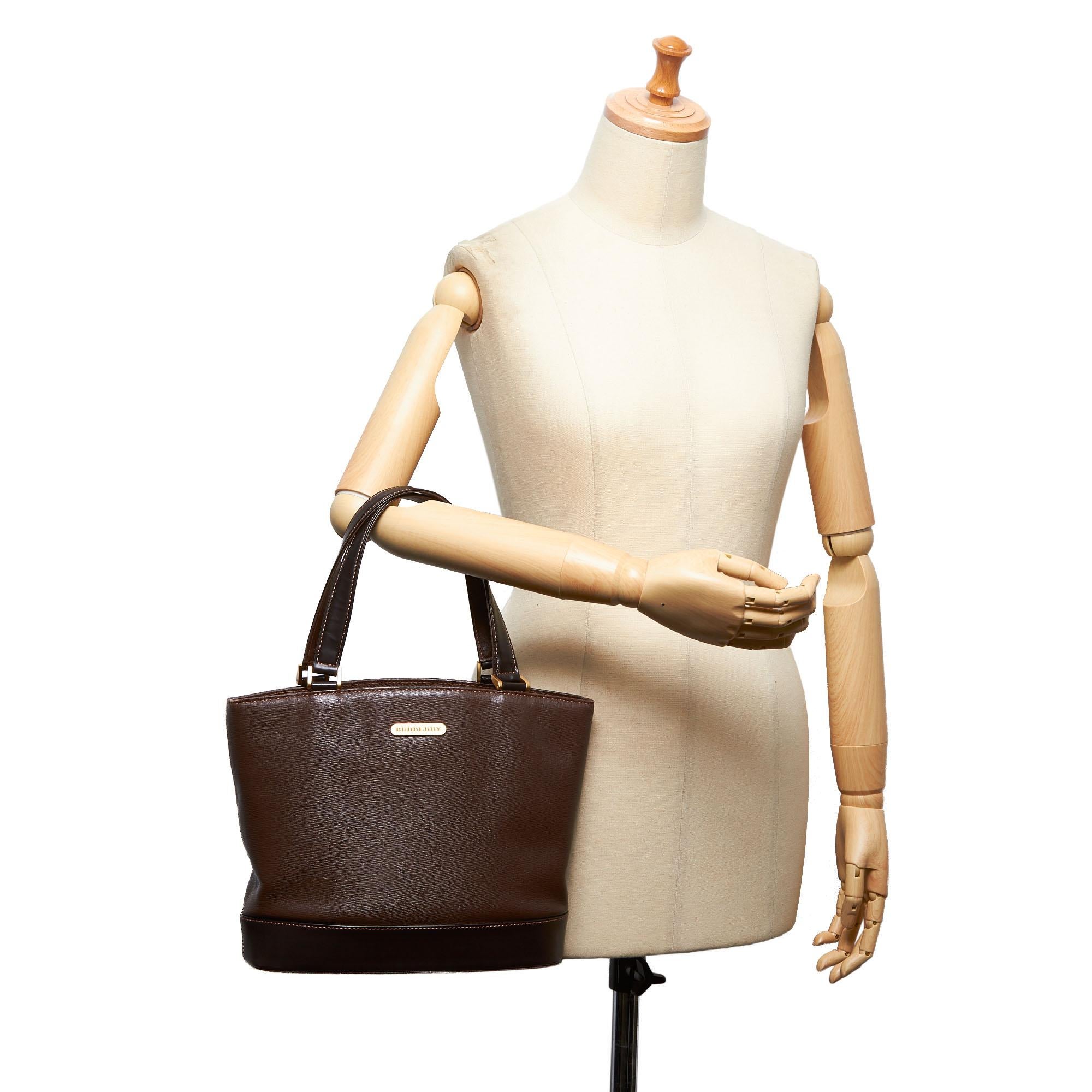 Vintage Authentic Burberry Brown Leather Shoulder Bag UNITED KINGDOM MEDIUM  For Sale 3