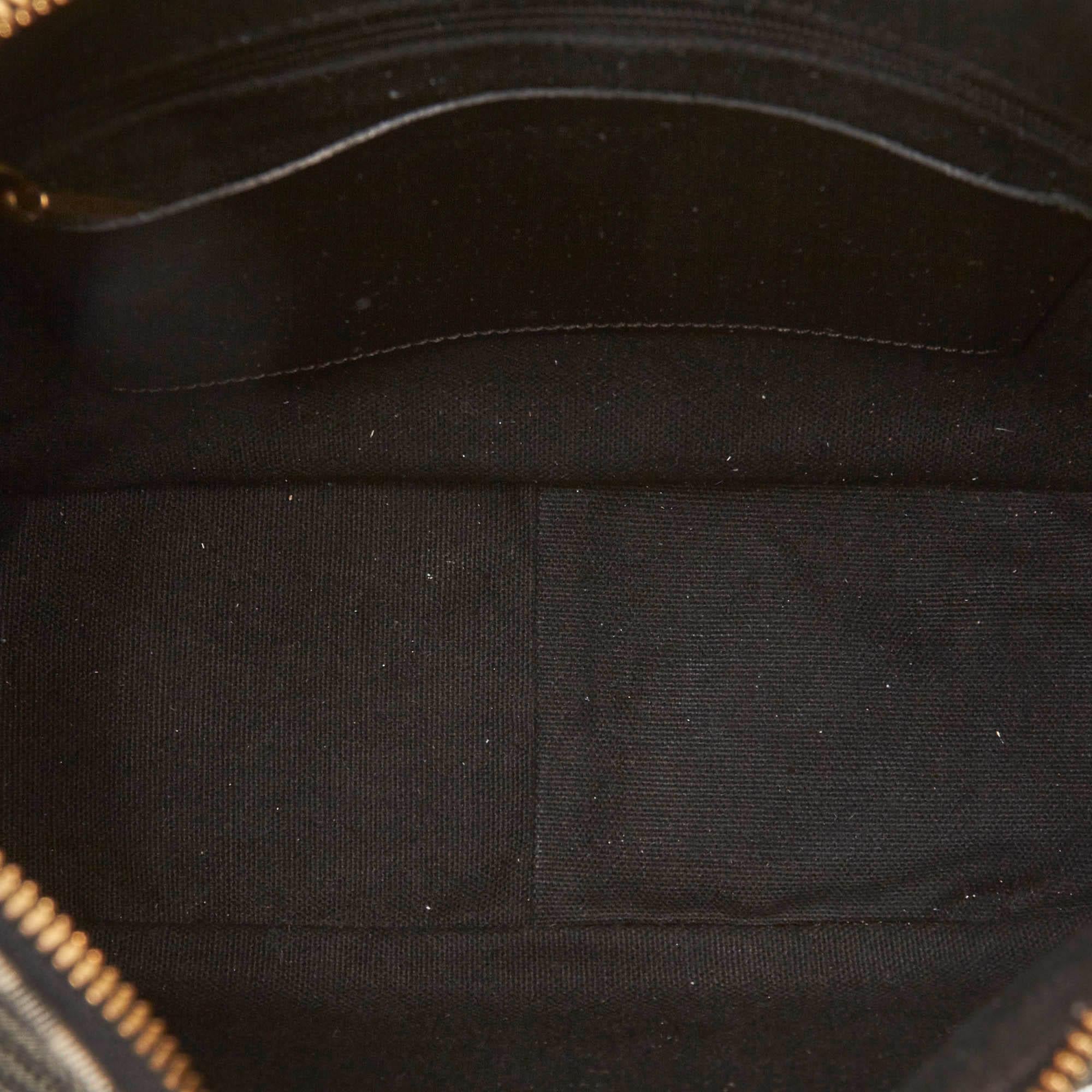 Vintage Authentic Burberry Gray Plaid Shoulder Bag United Kingdom MEDIUM  For Sale 1