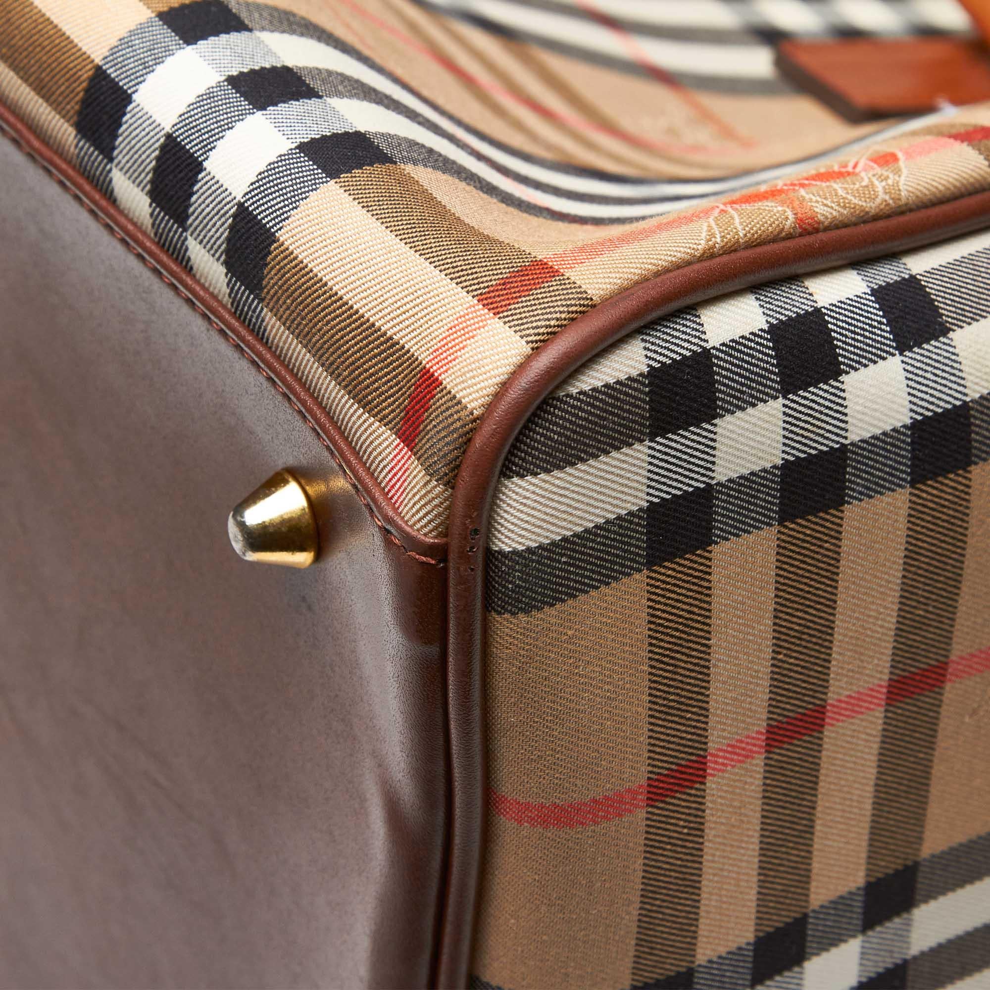 Vintage Authentic Burberry Haymarket Check Travel Bag United Kingdom LARGE For Sale 3