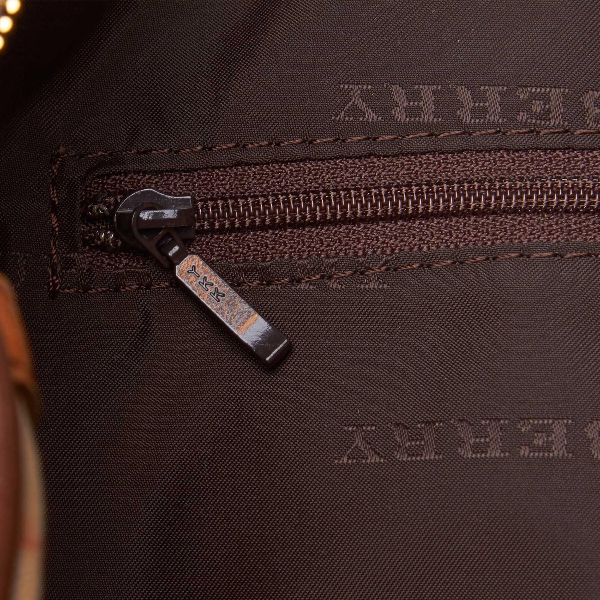 Vintage Authentic Burberry Haymarket Check Travel Bag United Kingdom LARGE In Good Condition For Sale In Orlando, FL