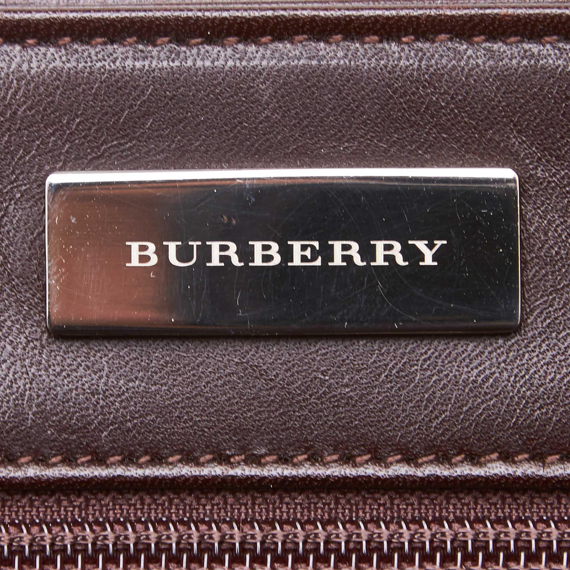 Vintage Authentic Burberry House Check Crossbody Bag United Kingdom MEDIUM  For Sale 1