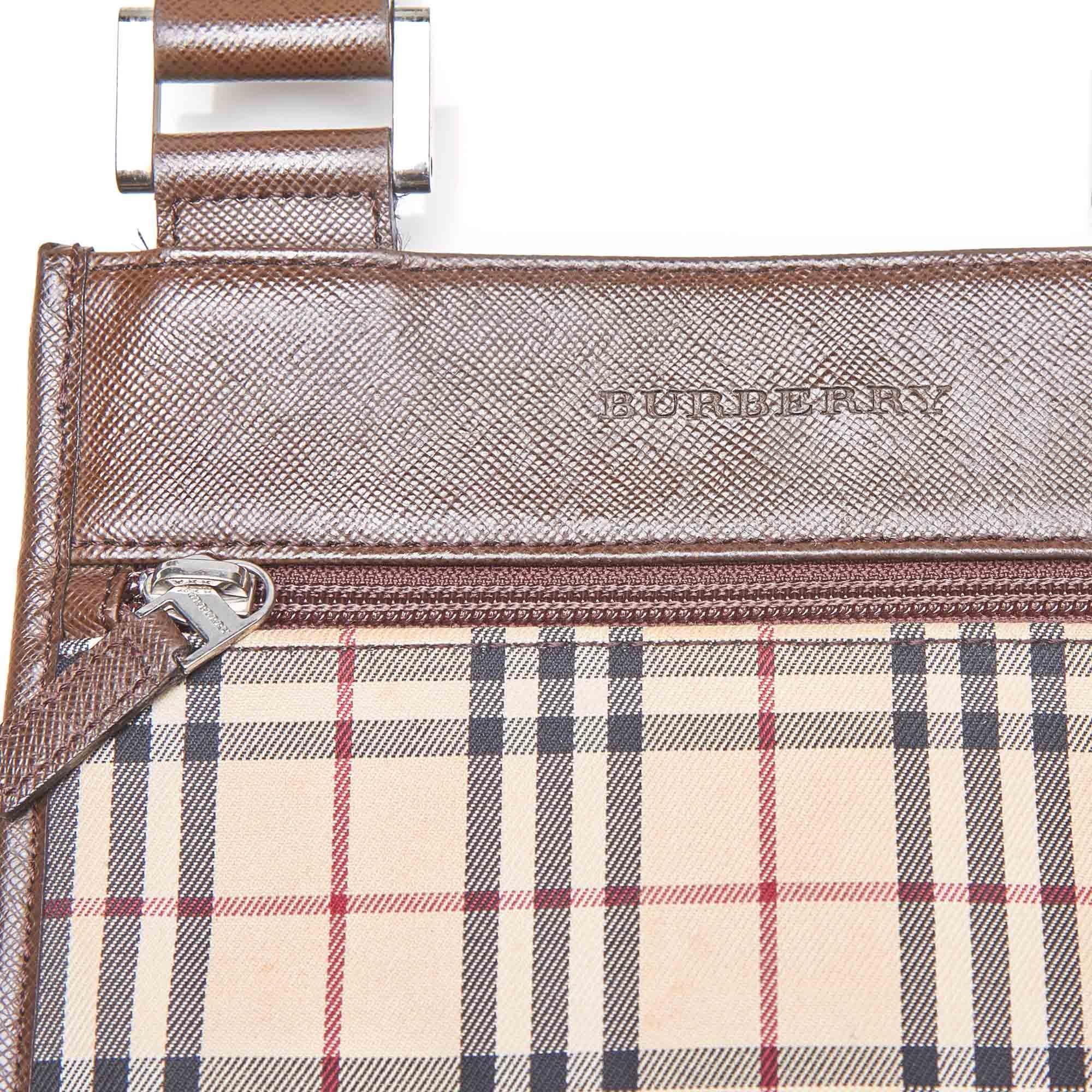 Vintage Authentic Burberry House Check Crossbody Bag United Kingdom MEDIUM  For Sale 3