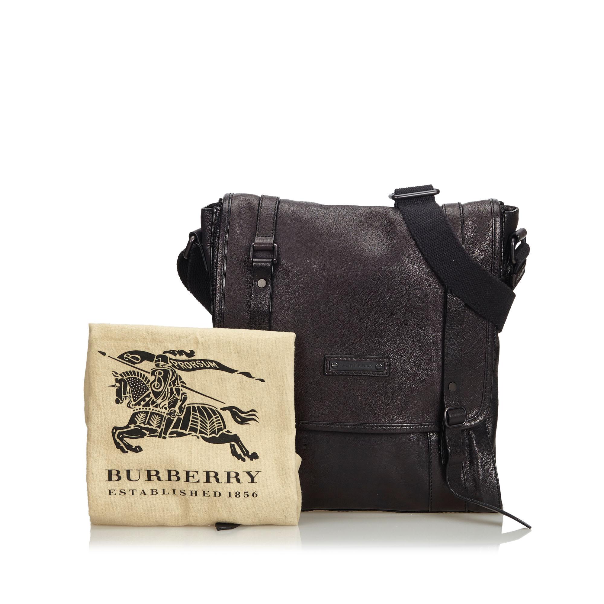 Vintage Authentic Burberry Leather Crossbody Bag w Dust Bag MEDIUM  For Sale 4