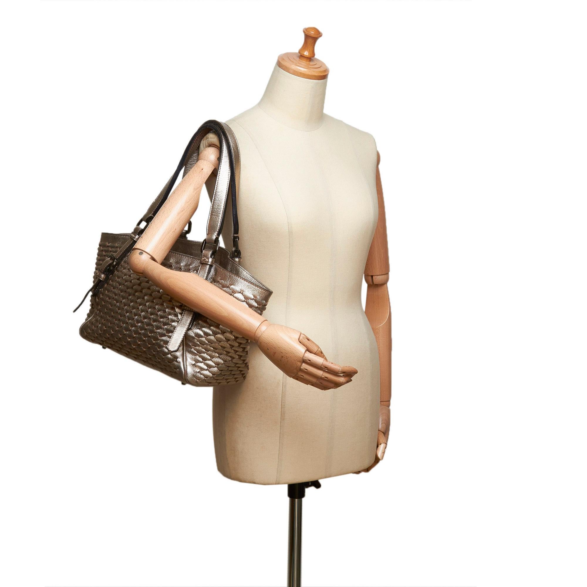 Vintage Authentic Burberry Leather Weaved Metallic Tote Bag w Dust Bag Pouch For Sale 5