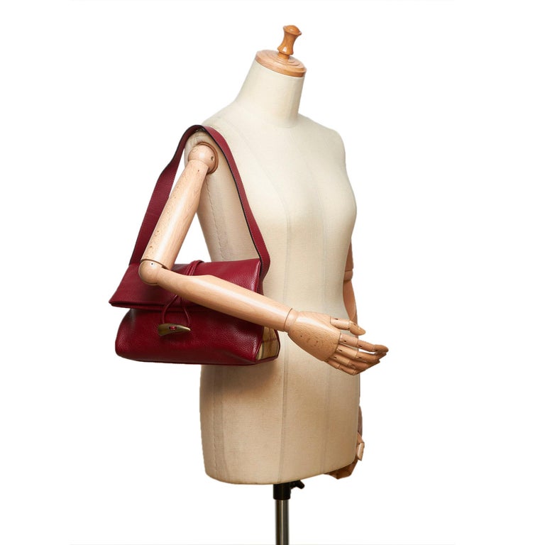 Vintage Authentic Burberry Red Horn Toggle Shoulder Bag UK w MEDIUM For