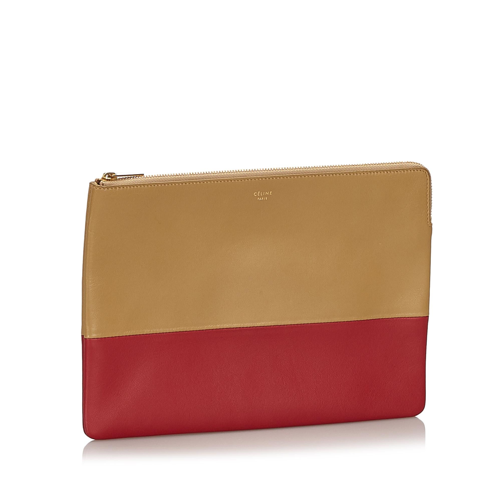 This clutch bag features a leather body and a top zip closure. It carries as AB condition rating.

Inclusions: 
Dust Bag
Dimensions:
Length: 18.00 cm
Width: 25.00 cm
Depth: 0.70 cm

Material: Leather x Others
Country of Origin: Italy

Order