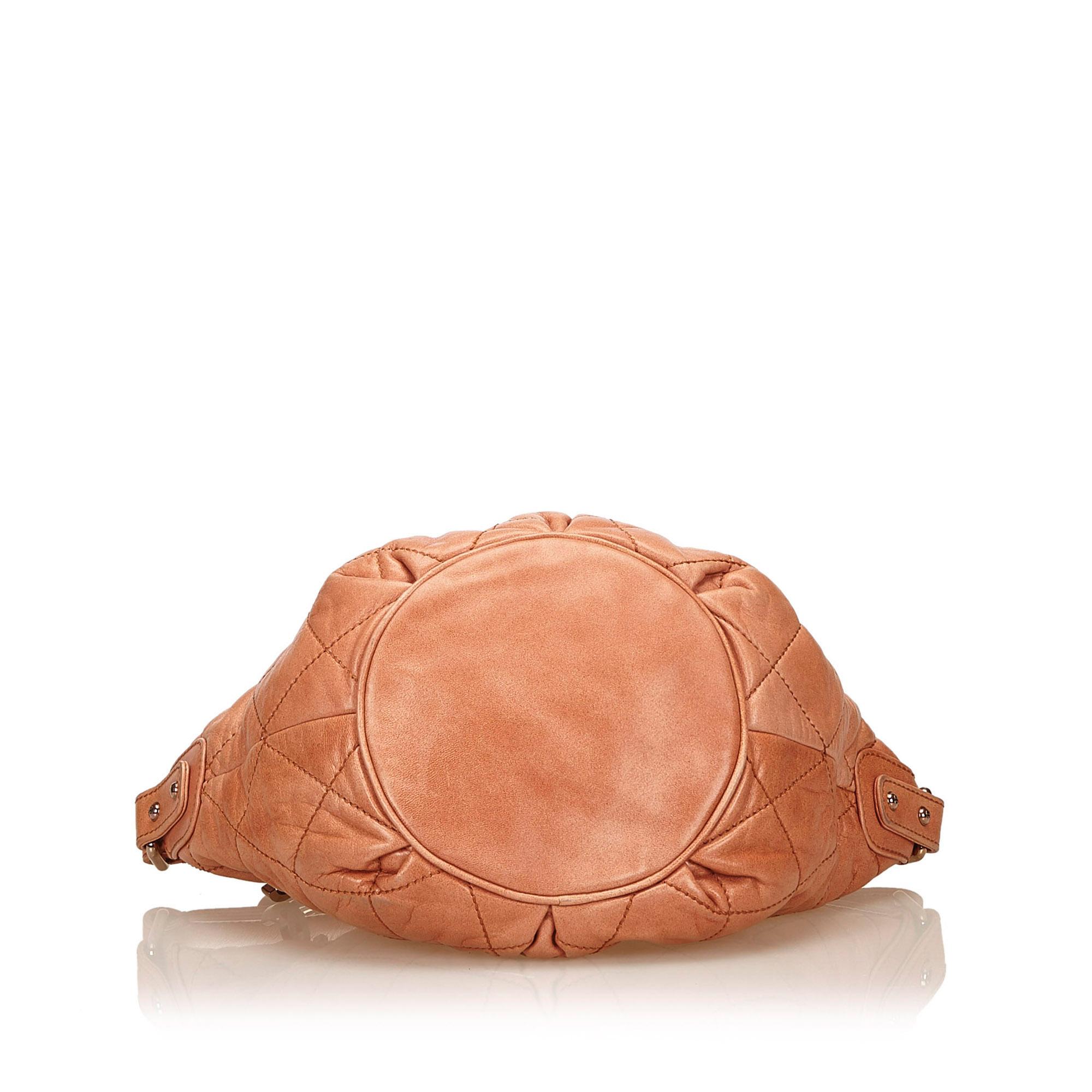 Vintage Authentic Chanel Leather Matelasse Surpique Handbag w Dust Bag MEDIUM  In Good Condition For Sale In Orlando, FL