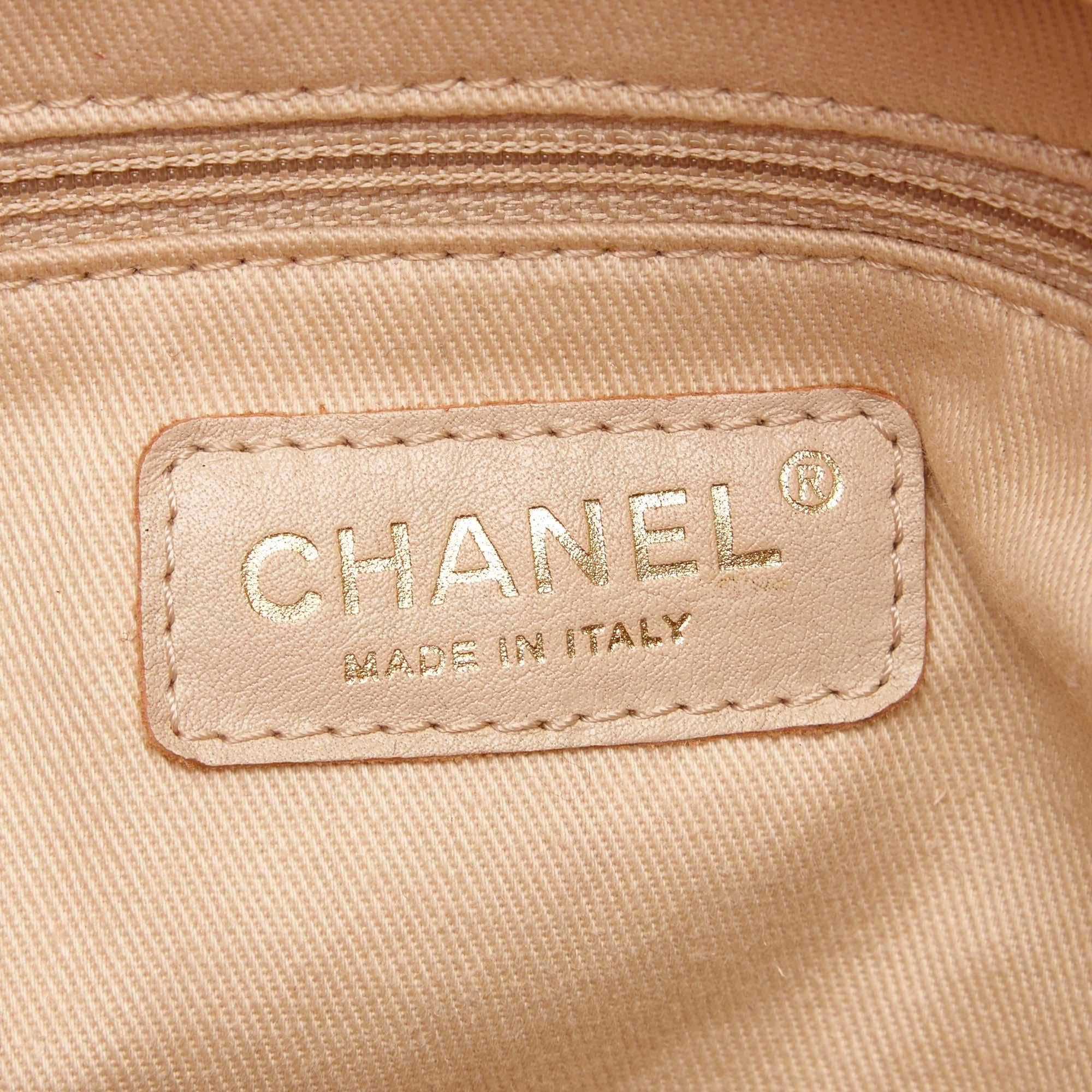 Vintage Authentic Chanel Leather Matelasse Surpique Handbag w Dust Bag MEDIUM  For Sale 1