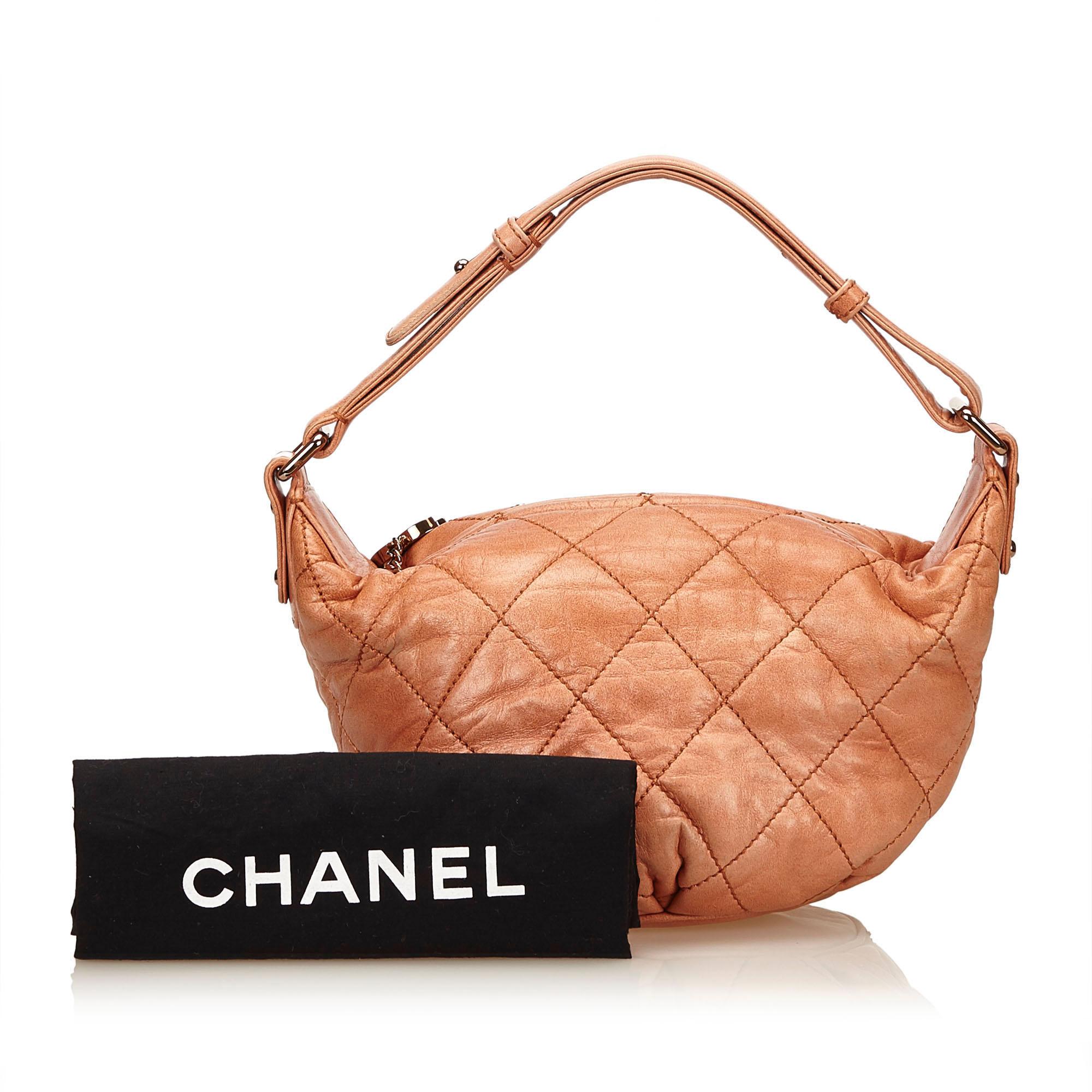 Vintage Authentic Chanel Leather Matelasse Surpique Handbag w Dust Bag MEDIUM  For Sale 4