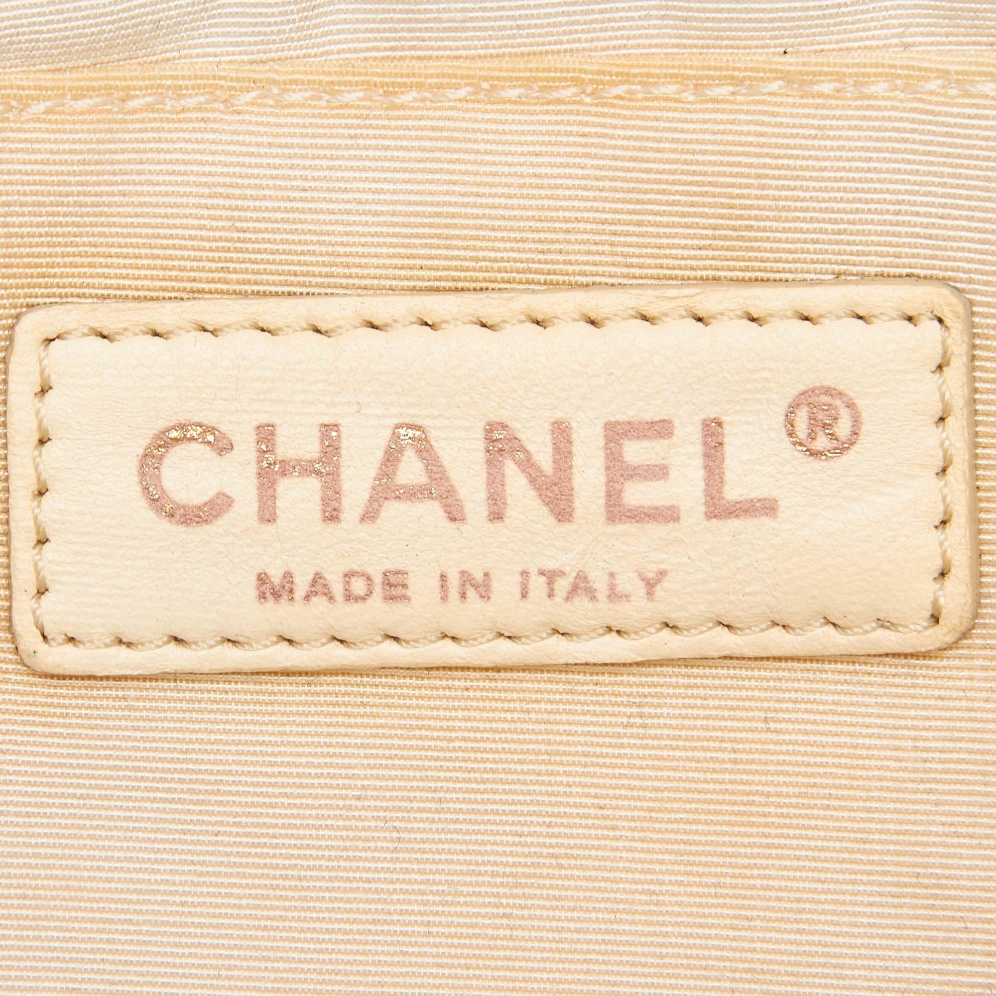 Vintage Authentic Chanel White Reissue Jumbo Flap Bag France w Dust Bag JUMBO  For Sale 2