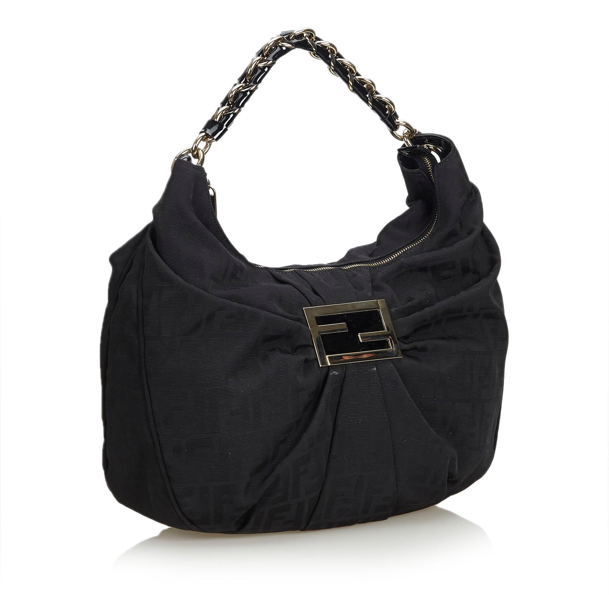 This hobo bag features a canvas body, rolled leather and resin chain strap, a top zip closure, and an interior slip pocket. It carries as AB condition rating.

Inclusions: 
This item does not come with inclusions.

Dimensions:
Length: 27.00