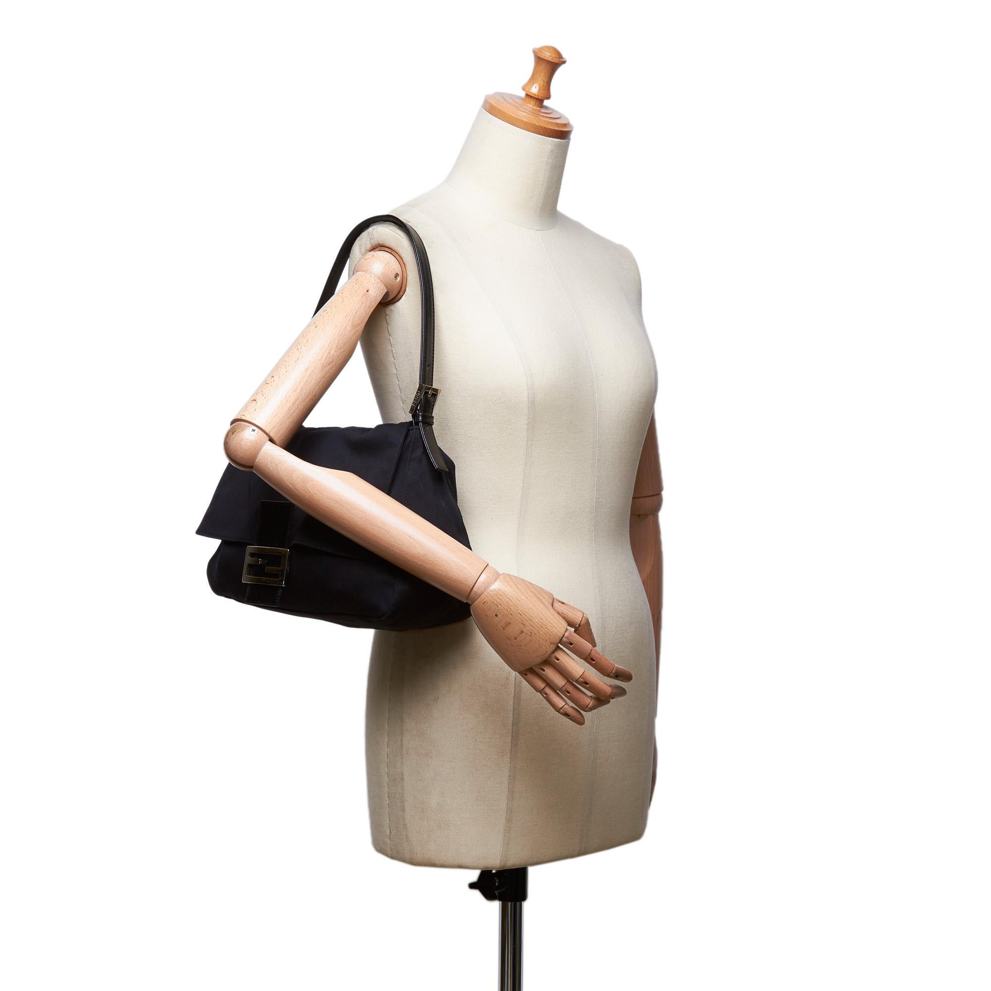 Vintage Authentic Fendi Black Mamma Baguette Shoulder Bag Italy MEDIUM For Sale 6