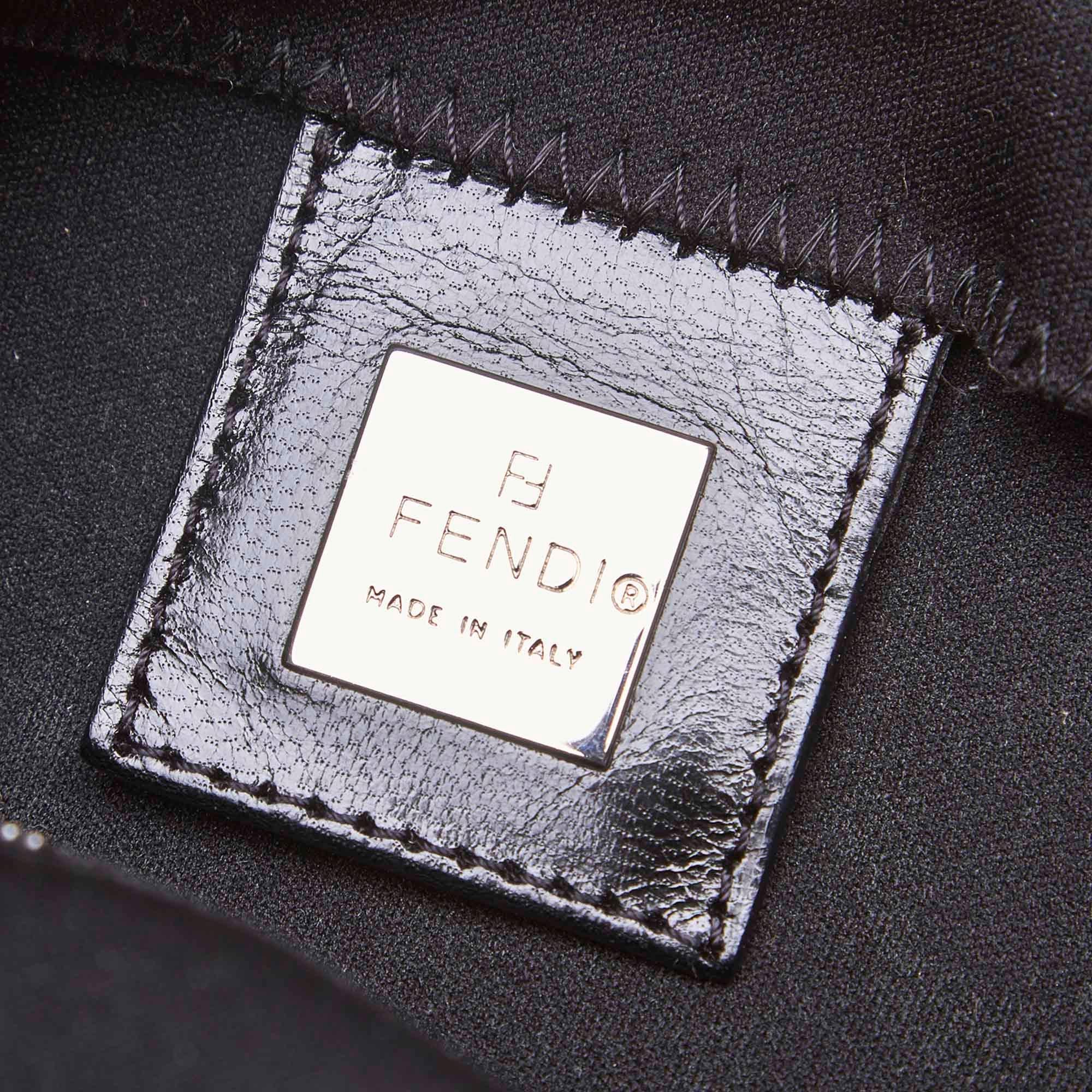 Vintage Authentic Fendi Black Mamma Baguette Shoulder Bag Italy MEDIUM For Sale 2