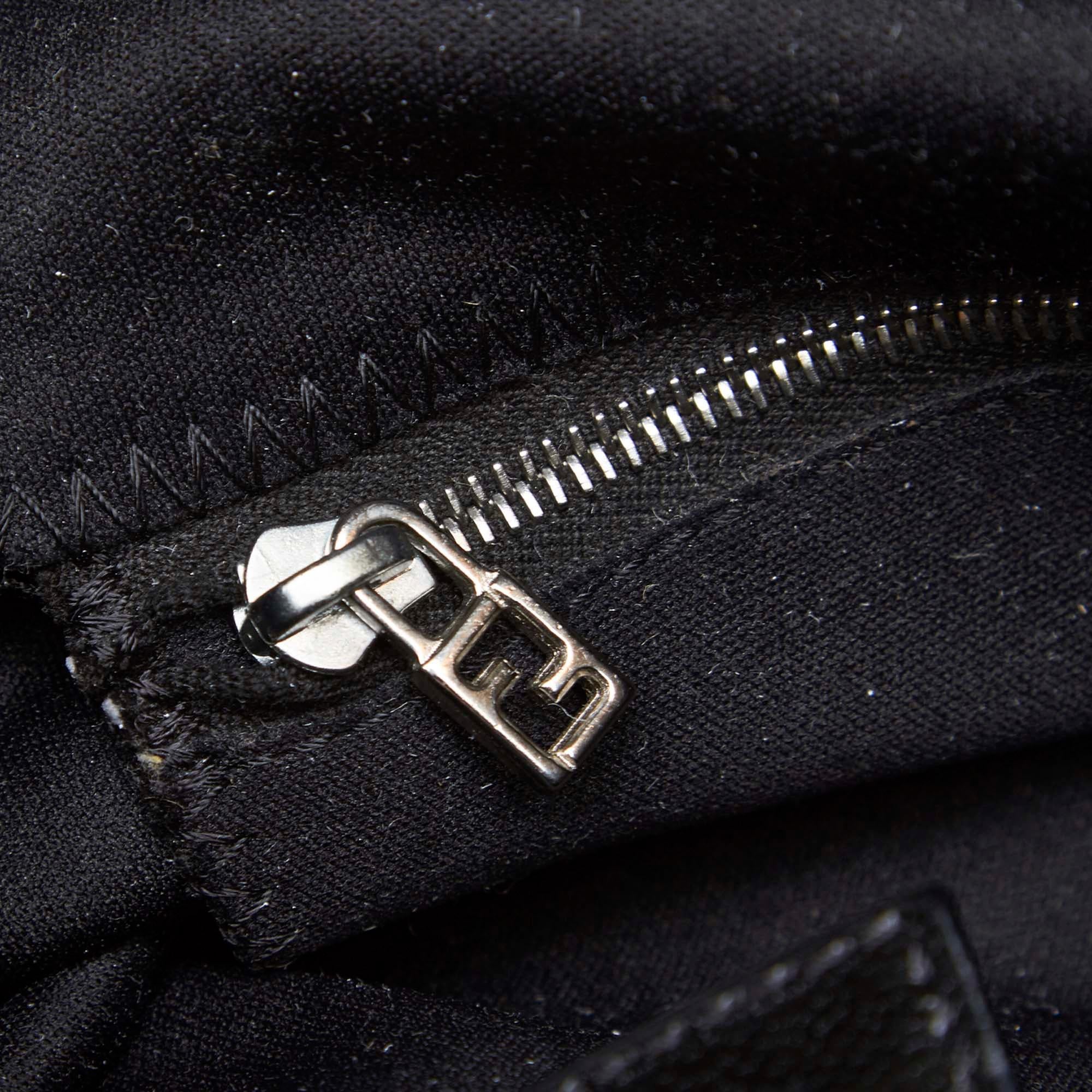Vintage Authentic Fendi Black Mamma Baguette Shoulder Bag Italy MEDIUM For Sale 4