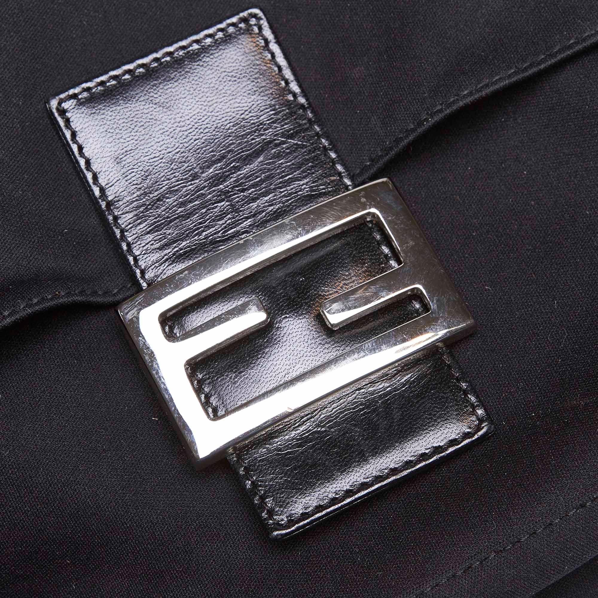 Vintage Authentic Fendi Black Mamma Baguette Shoulder Bag Italy MEDIUM For Sale 5