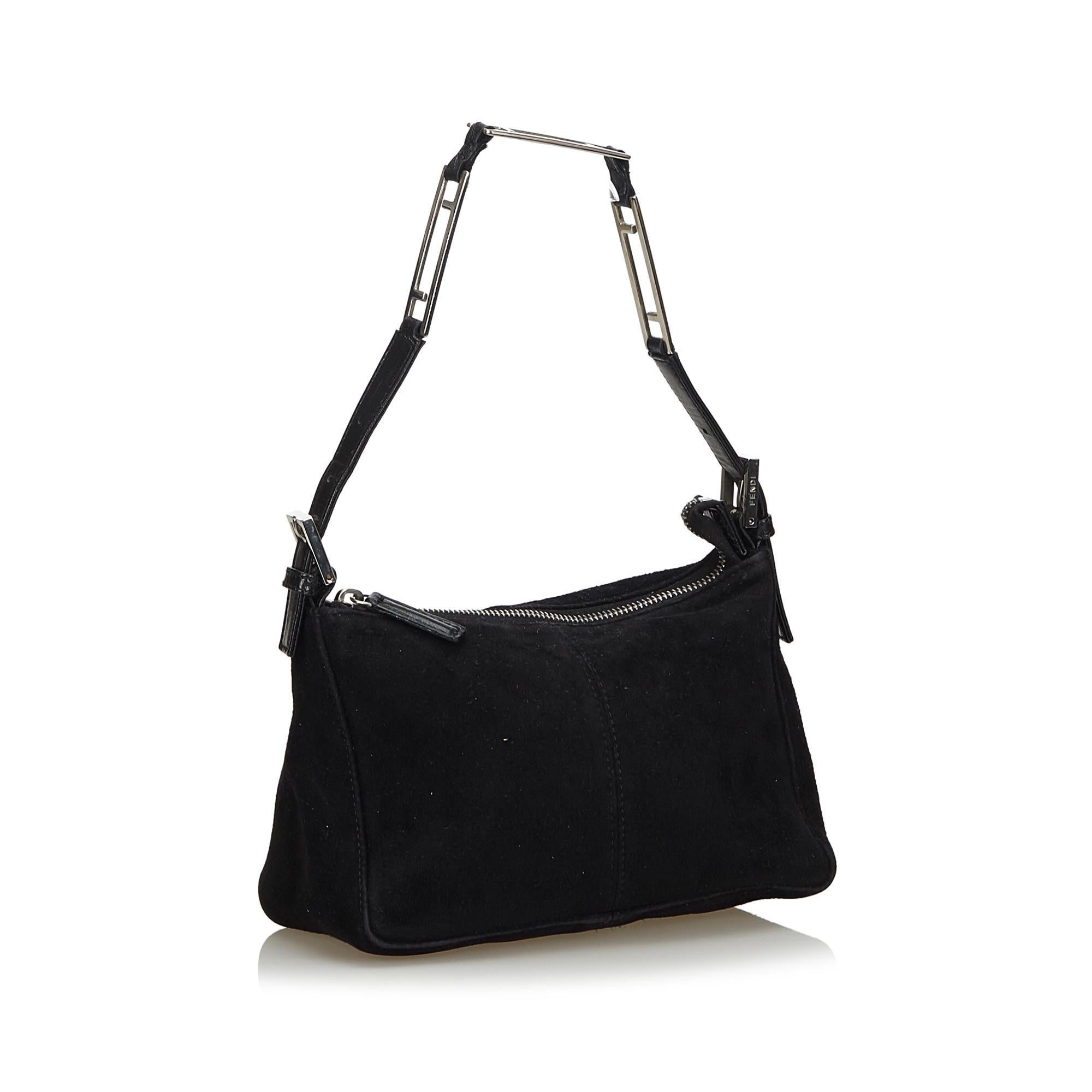 This baguette features a suede body, metal link strap, a top zip closure and interior zip pocket. It carries as B+ condition rating.

Inclusions: 
This item does not come with inclusions.

Dimensions:
Length: 13.00 cm
Width: 20.00 cm
Depth: 9.00