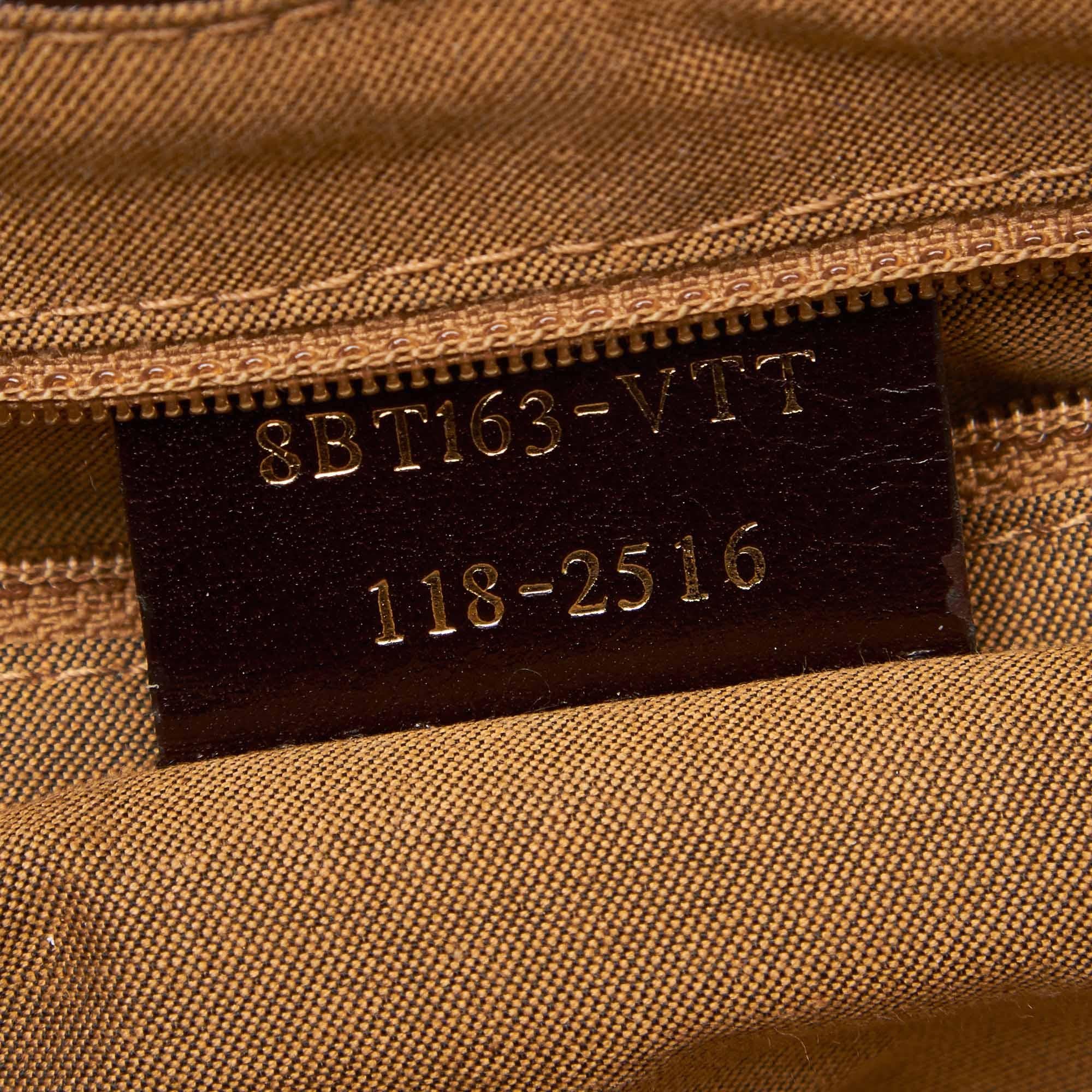 Vintage Authentic Fendi Brown Leather Mia Crossbody Bag Italy MEDIUM  For Sale 2