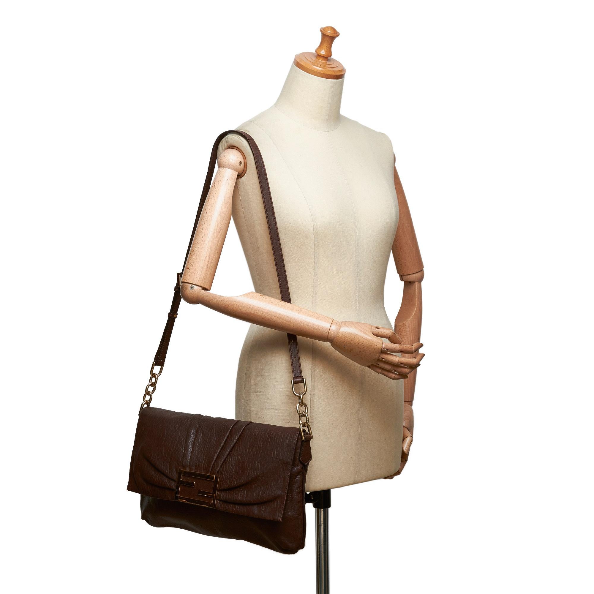 Vintage Authentic Fendi Brown Leather Mia Crossbody Bag Italy MEDIUM  For Sale 4
