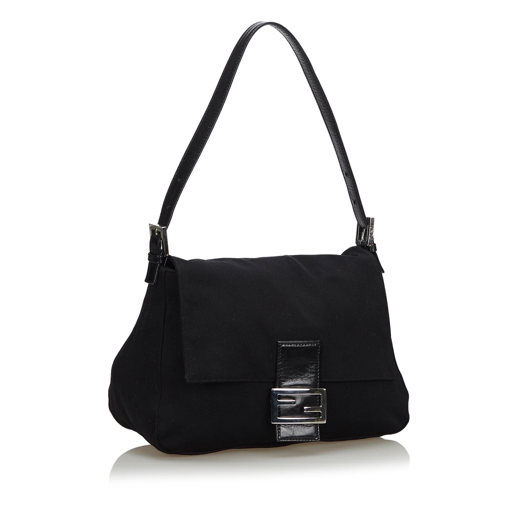 The Mamma Baguette shoulder bag features a cotton body, a flat leather strap, a top flap with a flat strap and magnetic closure, and an interior zip pocket. It carries as B+ condition rating.

Inclusions: 
Dust Bag

Dimensions:
Length: 19.00
