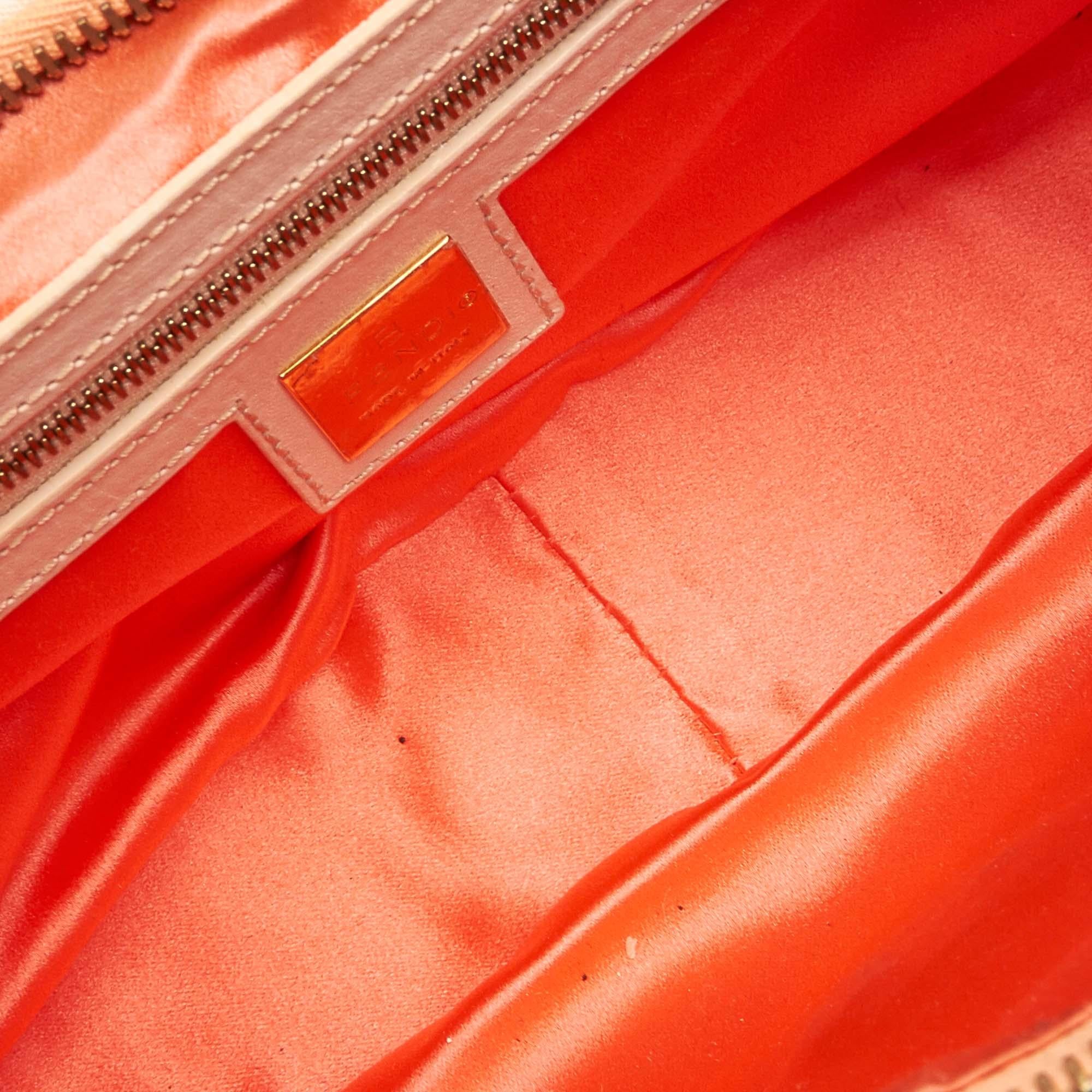 Vintage Authentic Fendi Orange Shoulder Bag Italy w Dust Bag MEDIUM  In Good Condition For Sale In Orlando, FL