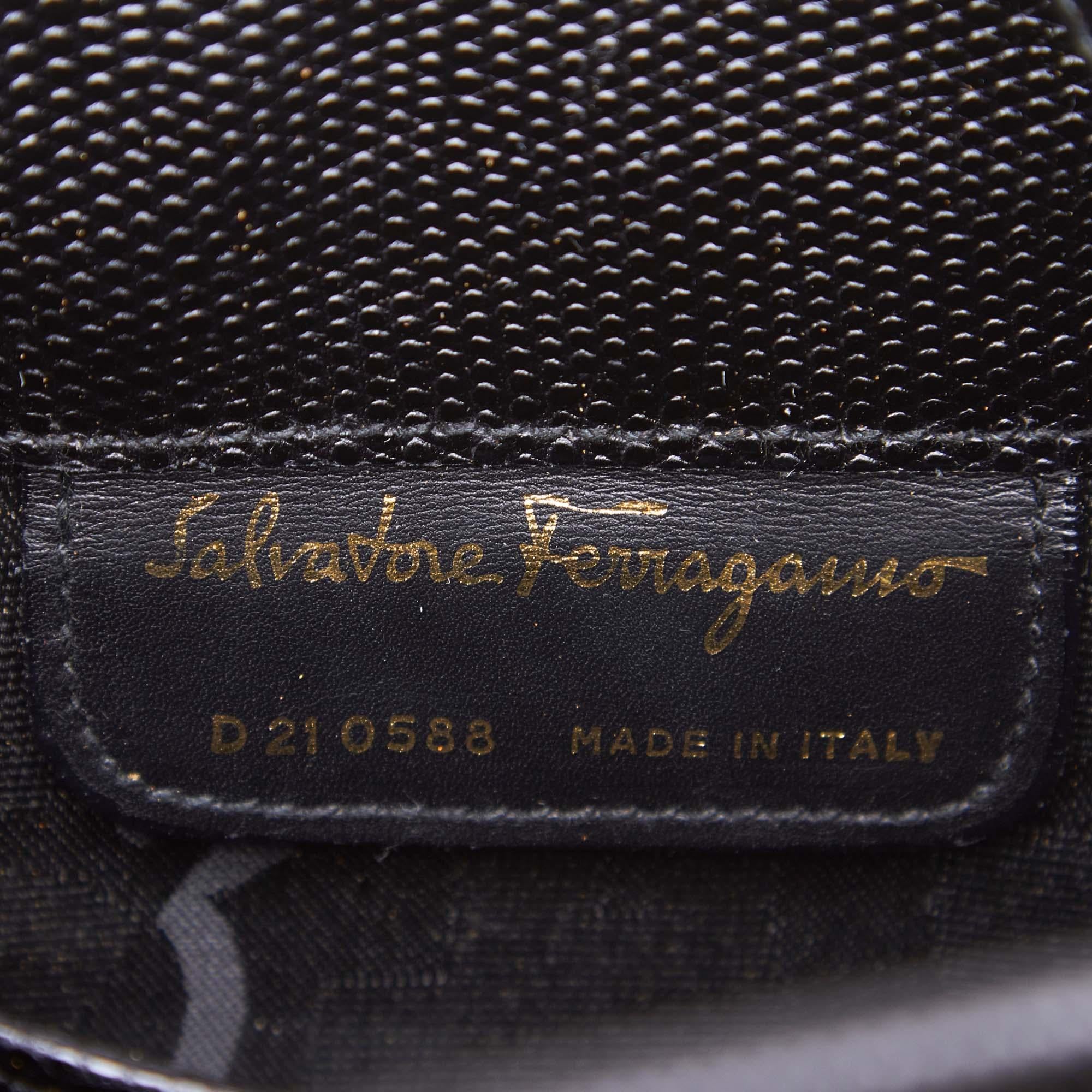 Vintage Authentic Ferragamo Black Leather Vara Crossbody Bag Italy MEDIUM  For Sale 2