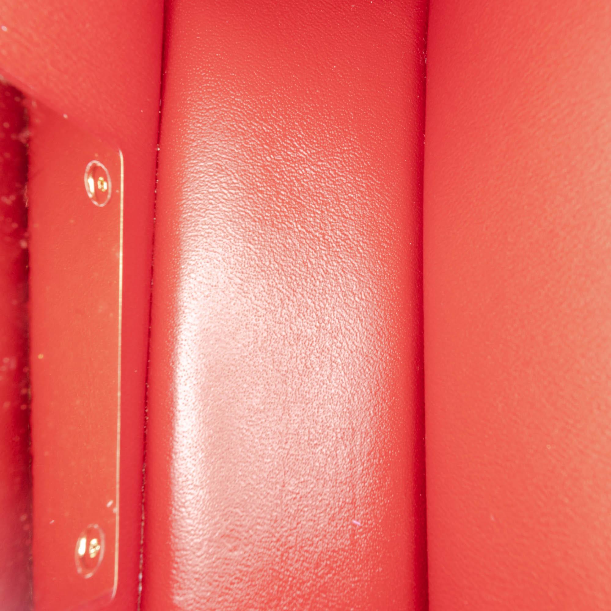 Women's Vintage Authentic Ferragamo Leather Aileen Shoulder Bag w Dust Bag Box SMALL  For Sale