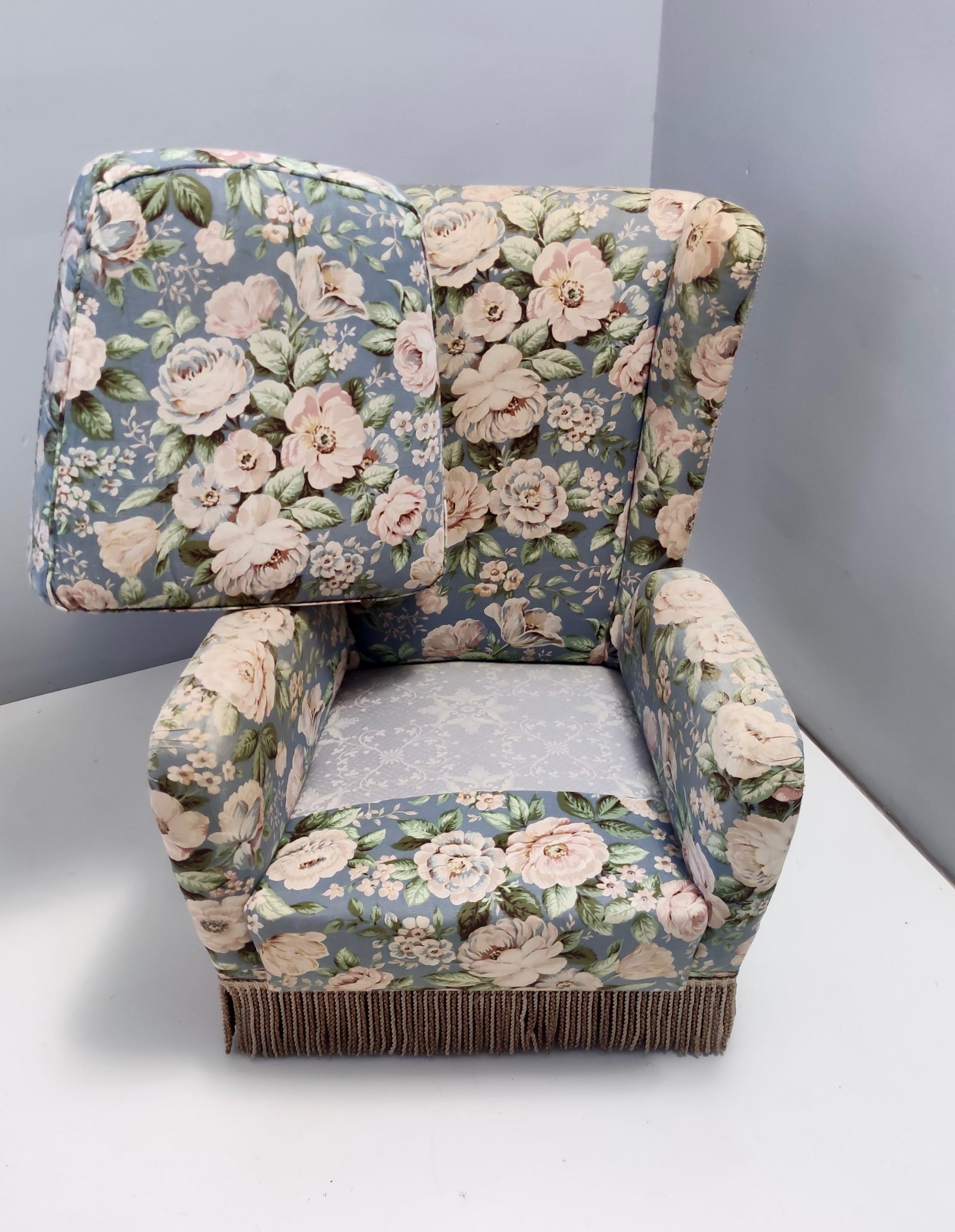 Italian Vintage Authentic Floral Fabric Wingback Armchair by Paolo Buffa, Italy For Sale