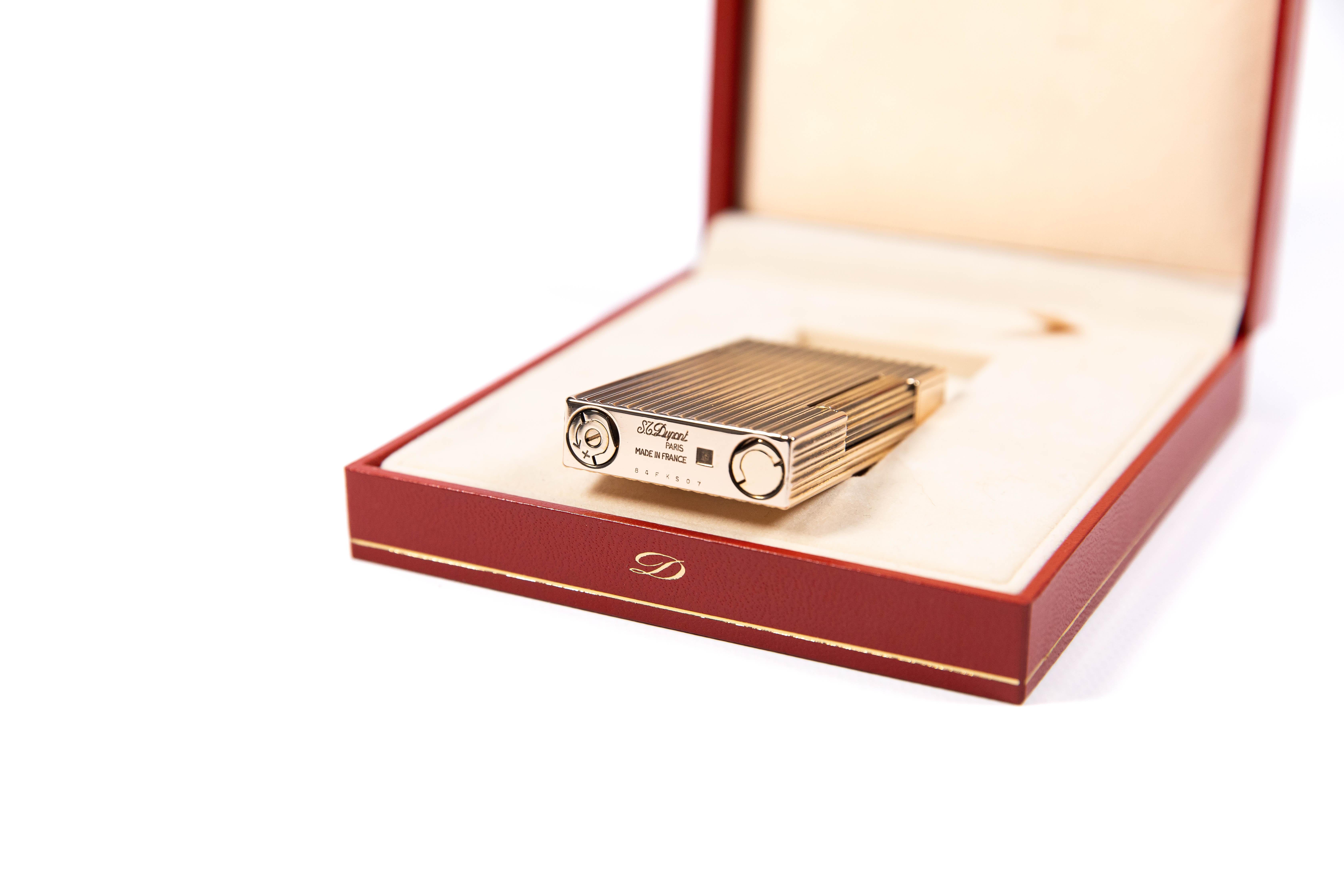 Vintage Authentic Gold plated Ligne 2 ST Dupont Lighter from 1991 Complete For Sale 4