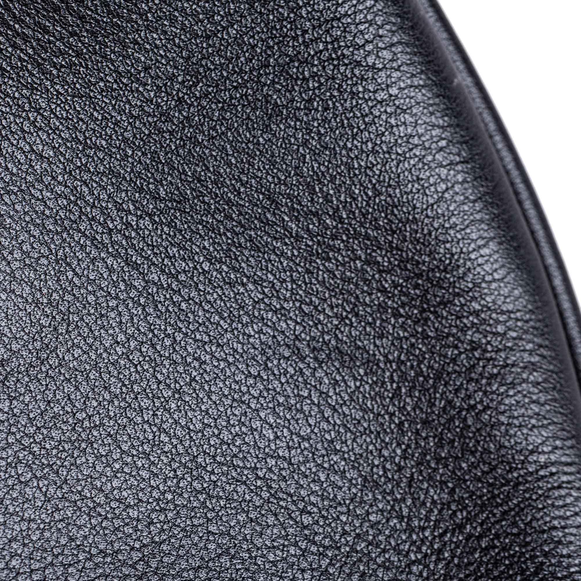 Vintage Authentic Gucci Black Leather Shoulder Bag Italy MEDIUM  For Sale 3