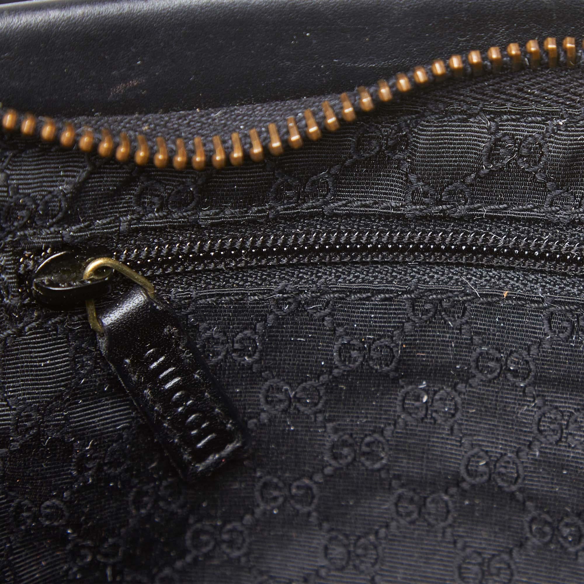Vintage Authentic Gucci Black Leather Shoulder Bag Italy MEDIUM  For Sale 4