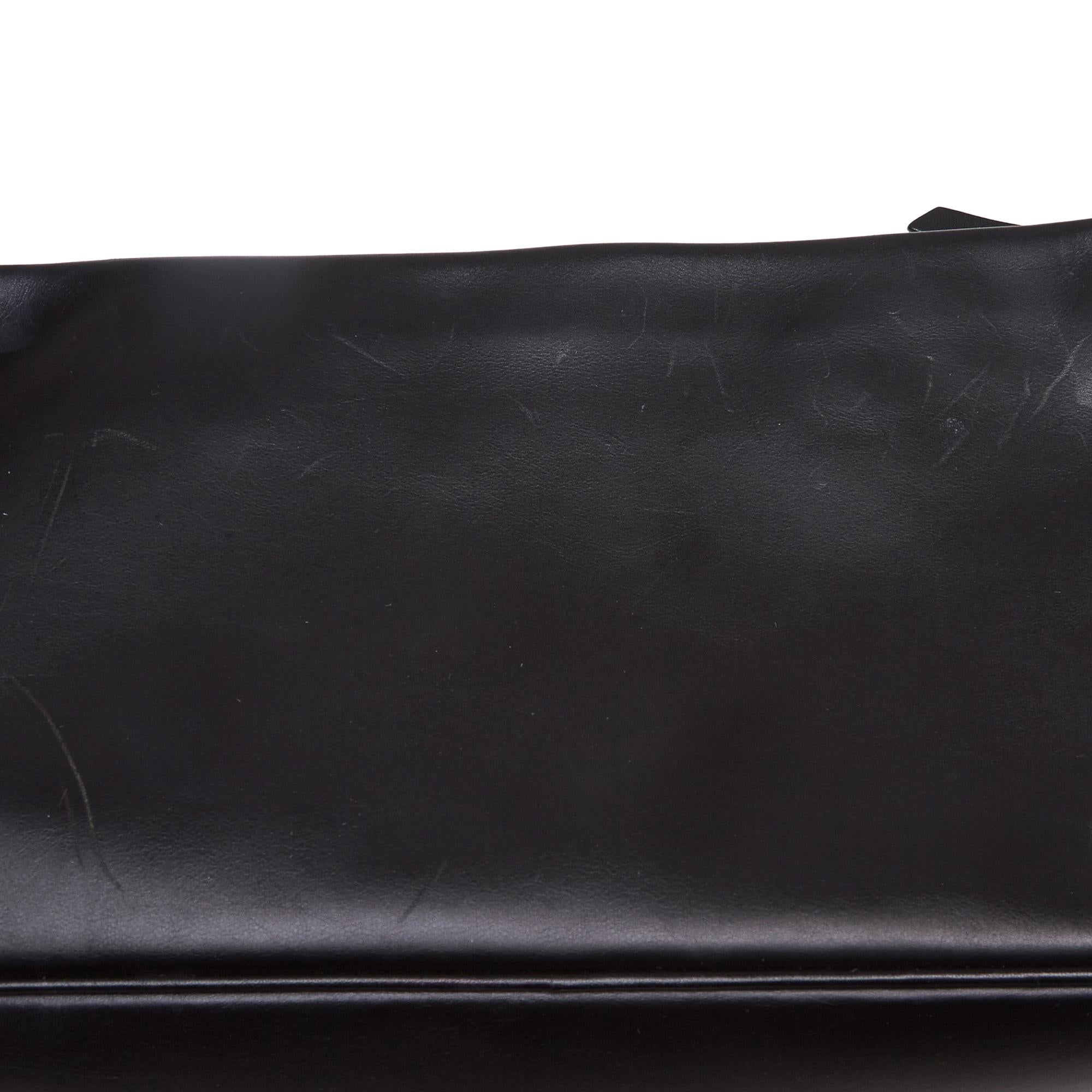 Vintage Authentic Gucci Black Leather Shoulder Bag Italy MEDIUM  For Sale 5